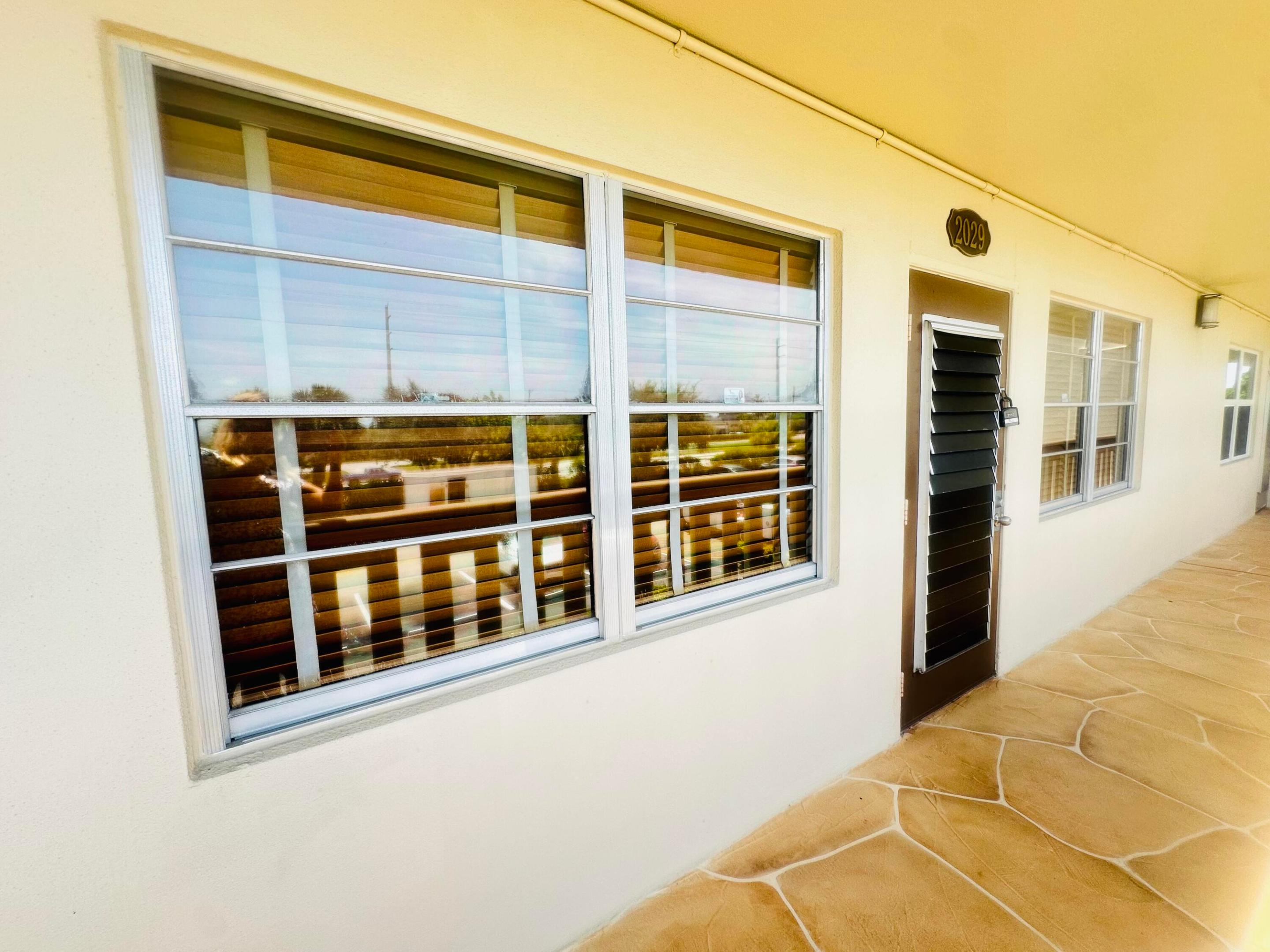 2029 Farnham O Property Photo 29