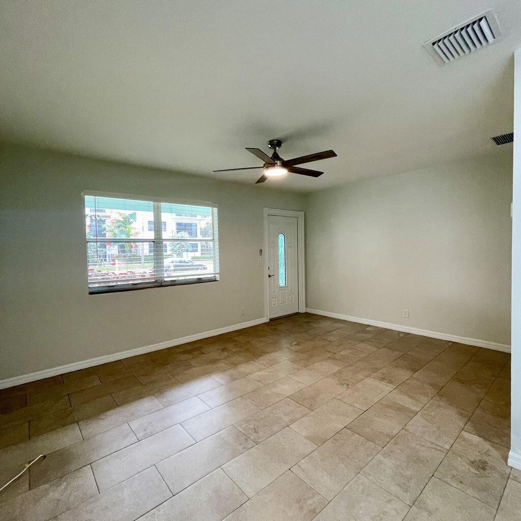 1718 Mercer Avenue B Property Photo 7
