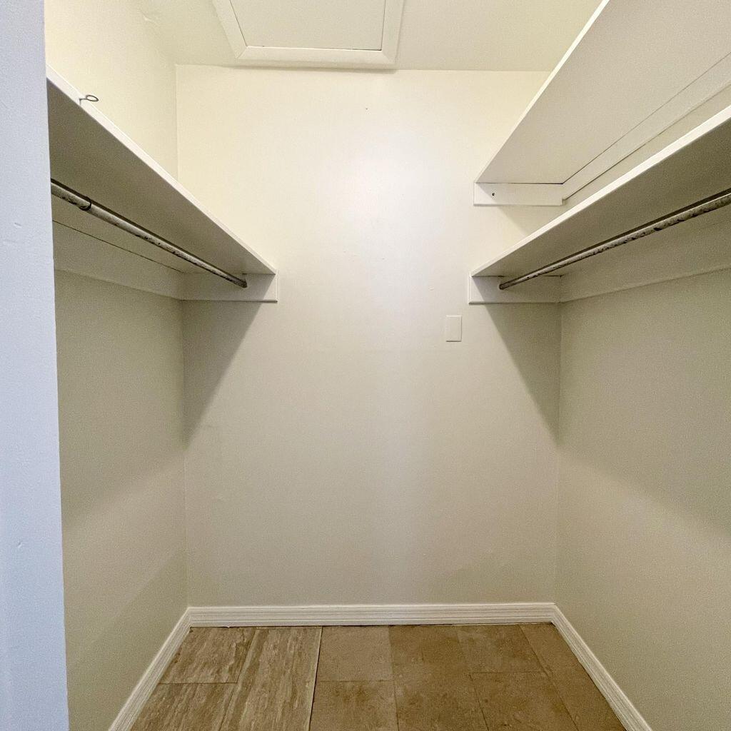 1718 Mercer Avenue B Property Photo 11
