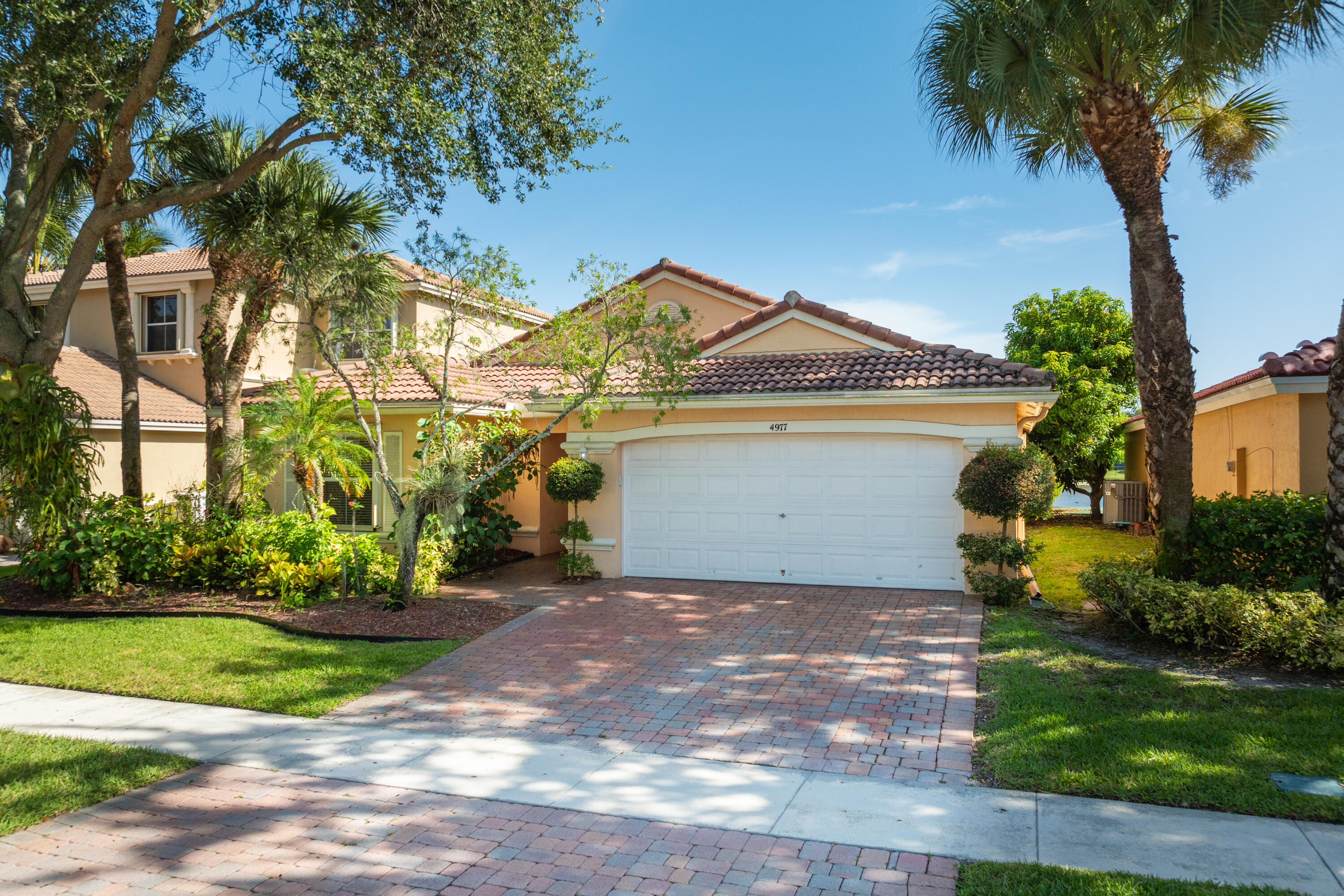 4977 Victoria Circle Property Photo 2