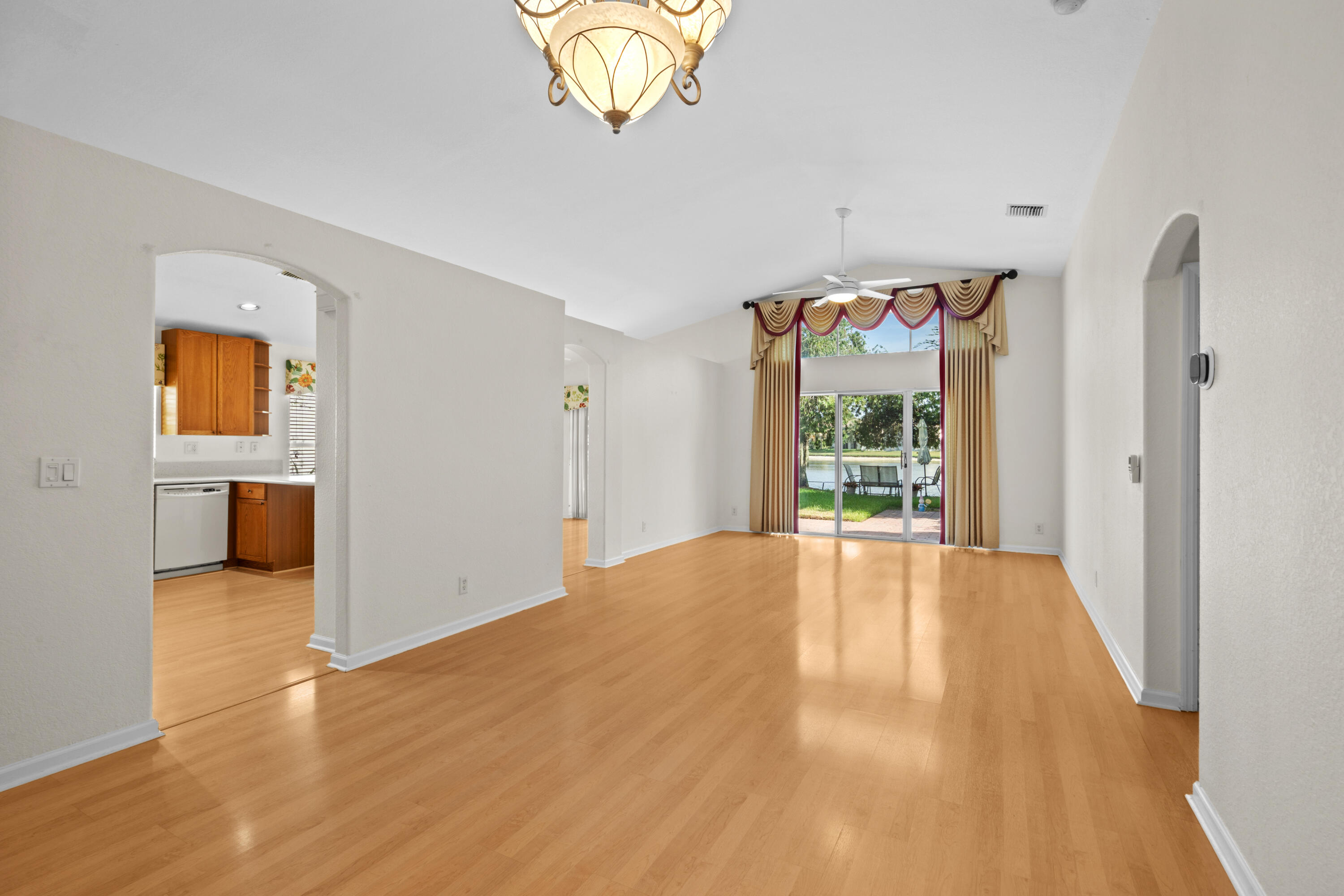 4977 Victoria Circle Property Photo 9