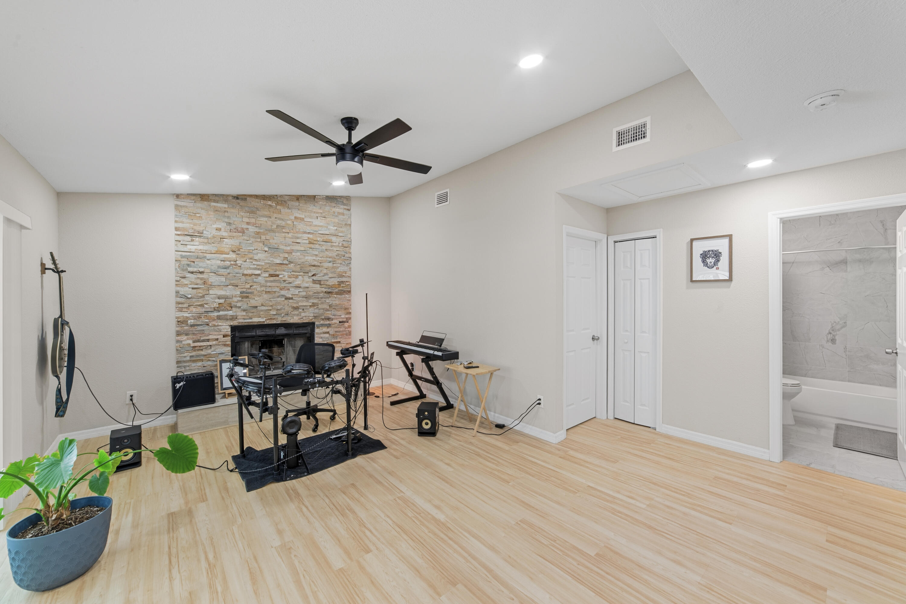 1003 Red Oak Circle Property Photo 18