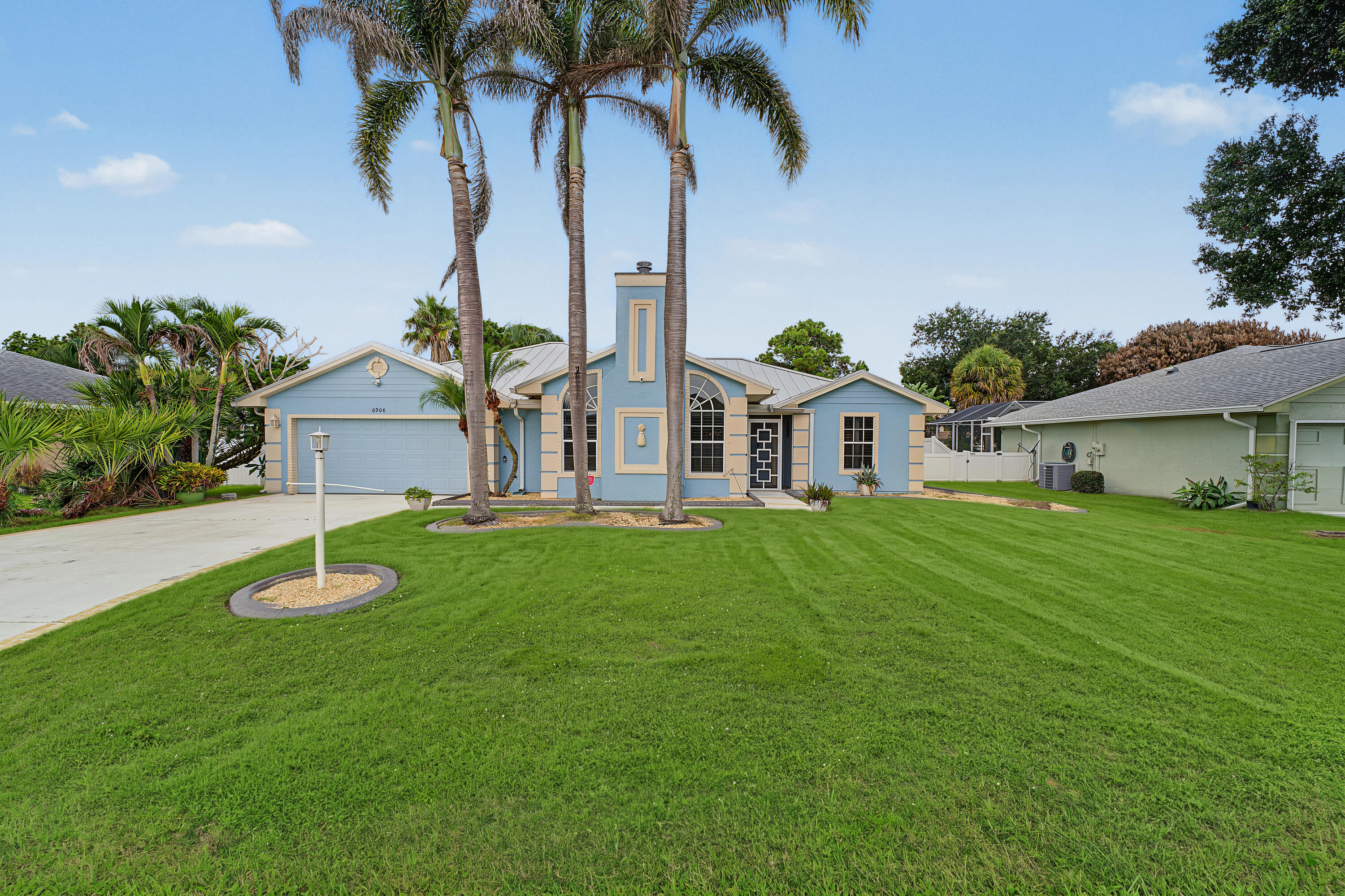 6908 Bronte Circle Property Photo 4