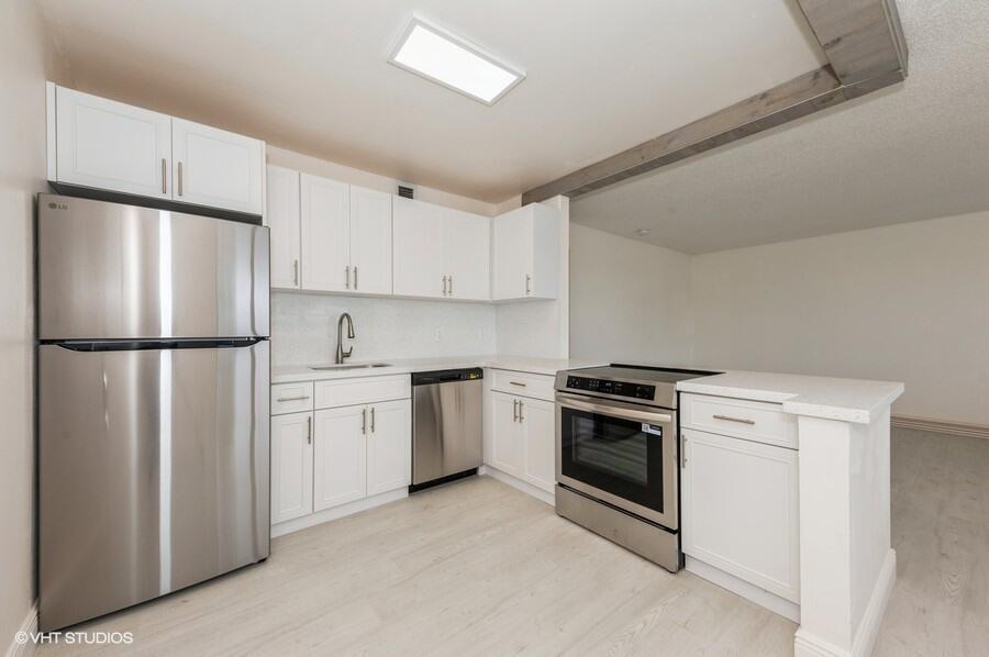 118 Somerset F Property Photo 3