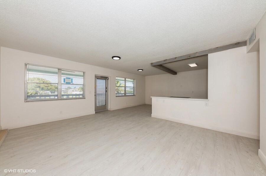 118 Somerset F Property Photo 4