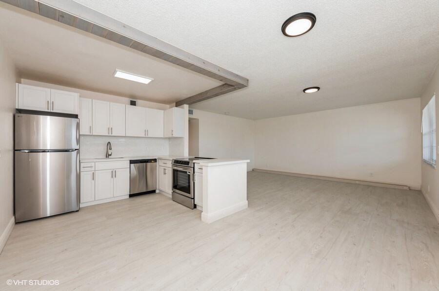 118 Somerset F Property Photo 7