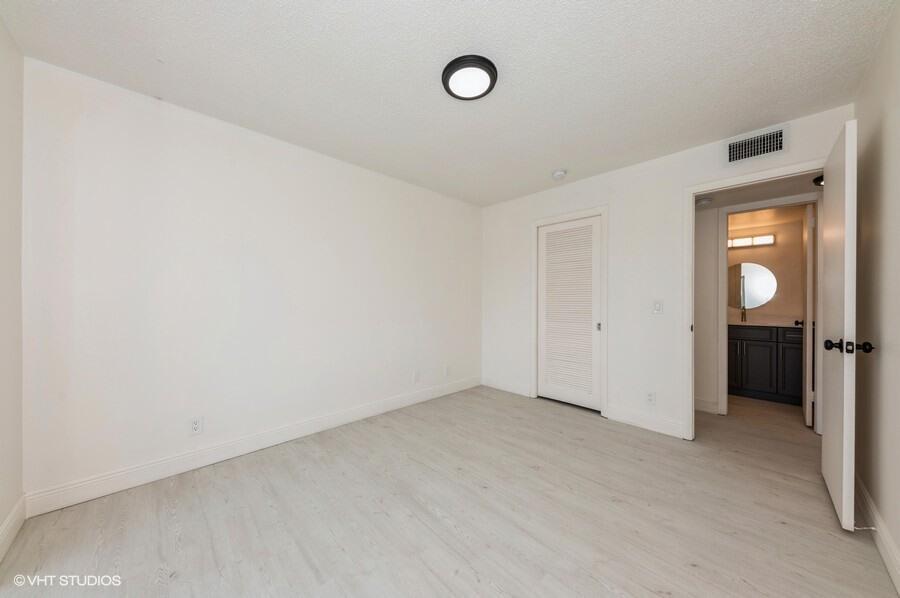 118 Somerset F Property Photo 19