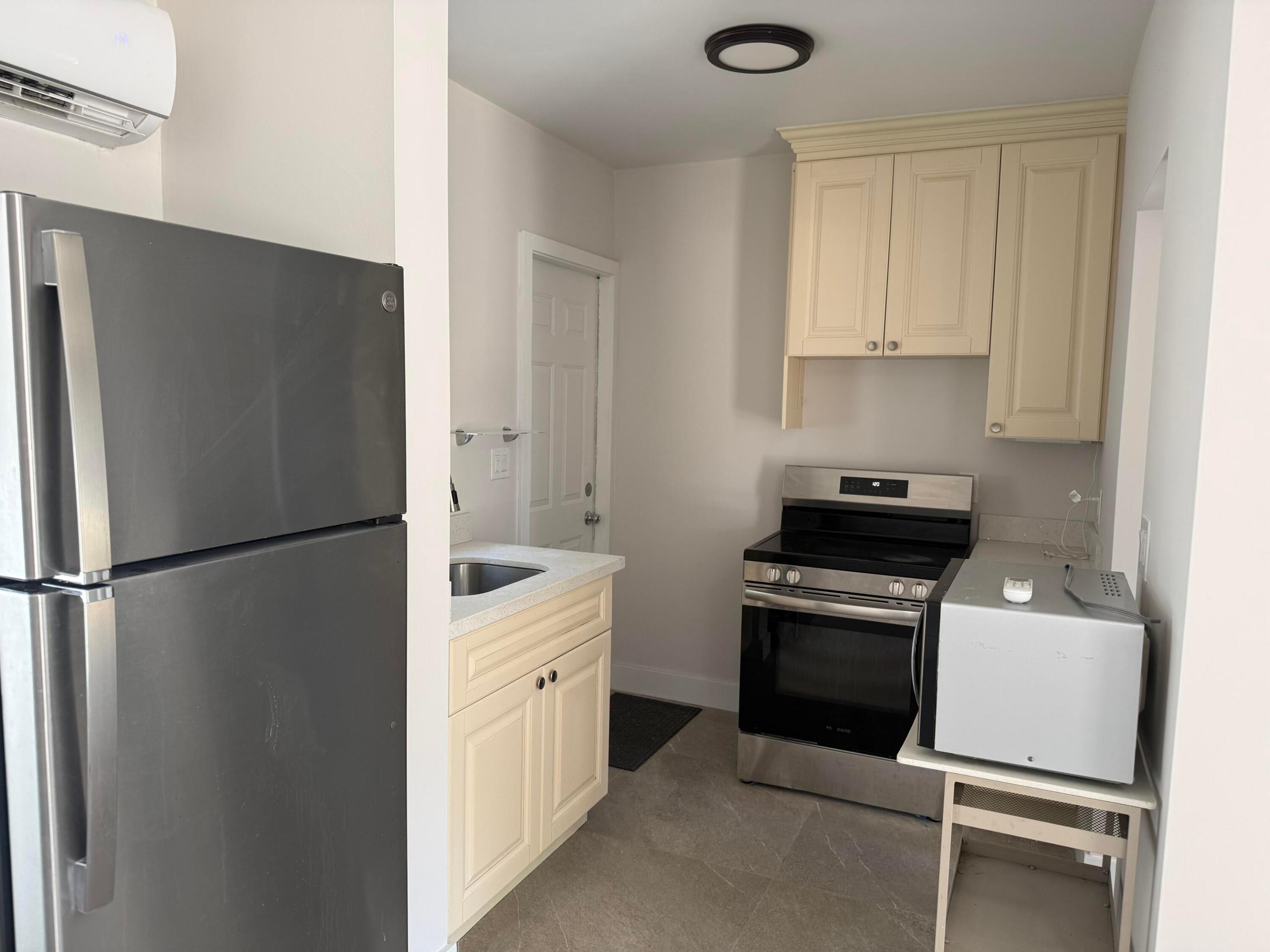 413 S Ocean Boulevard 4 Property Photo 6