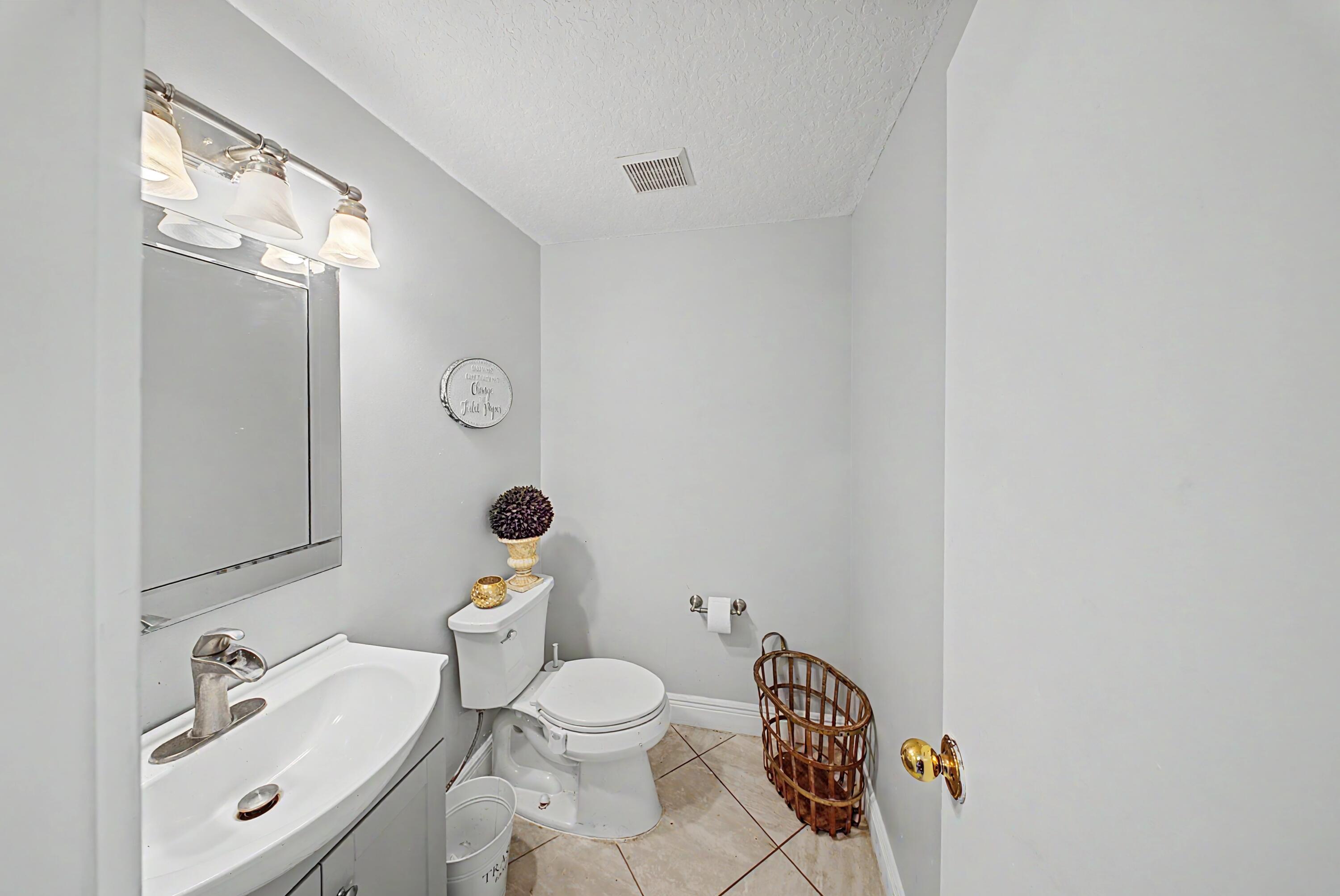 2185 Ne Ocapi Court Property Photo 6