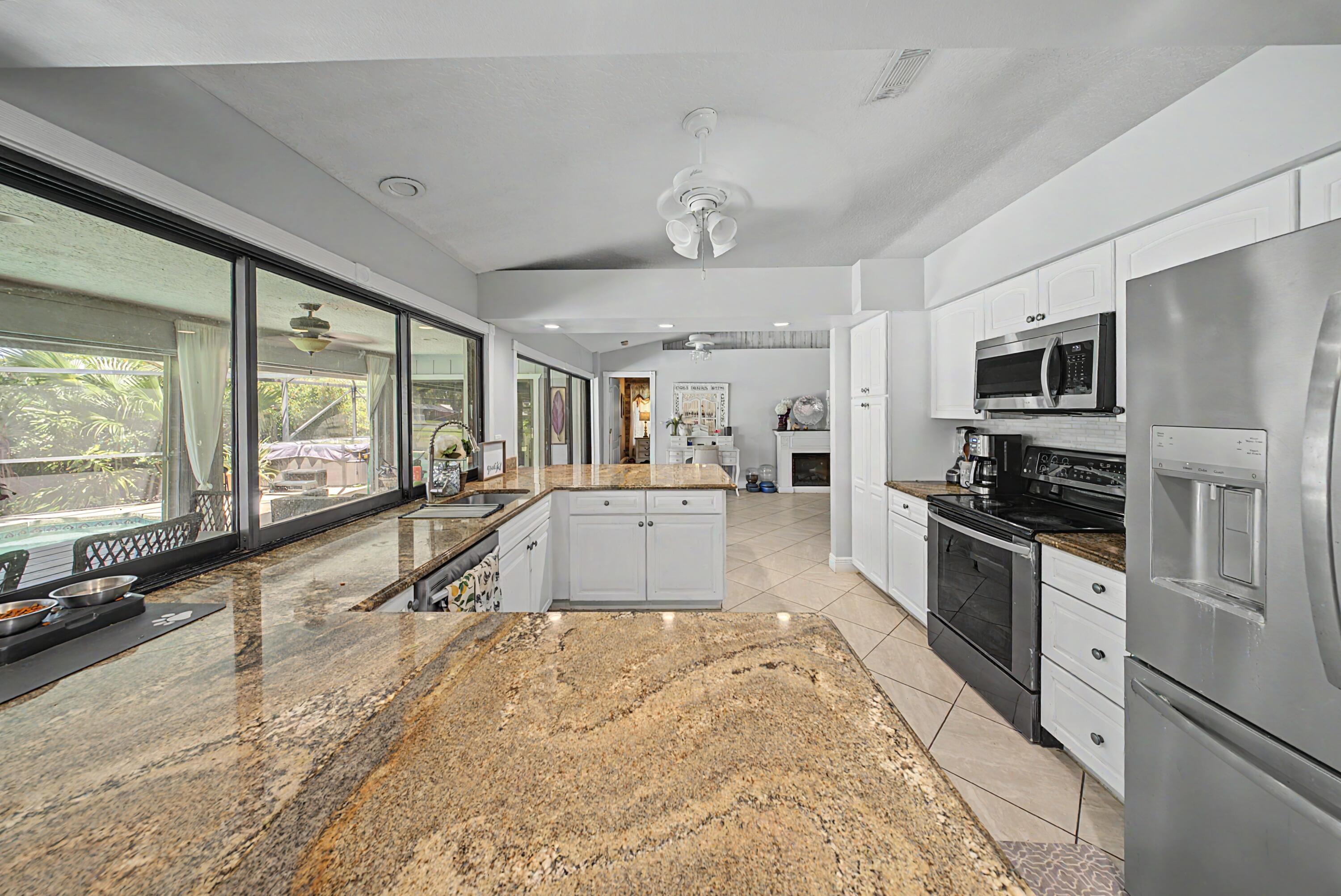 2185 Ne Ocapi Court Property Photo 7