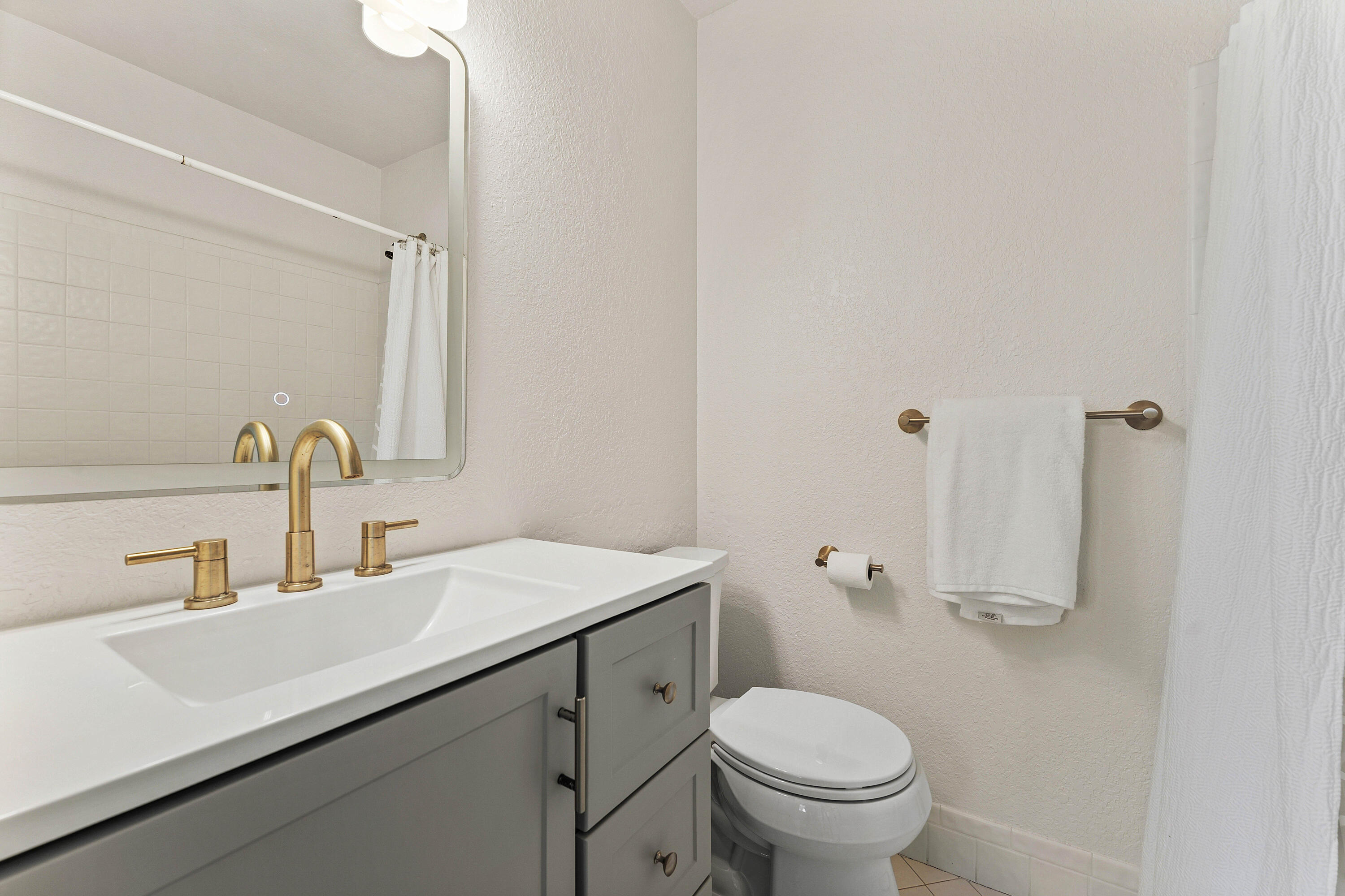 968 Jeffery Street Property Photo 17