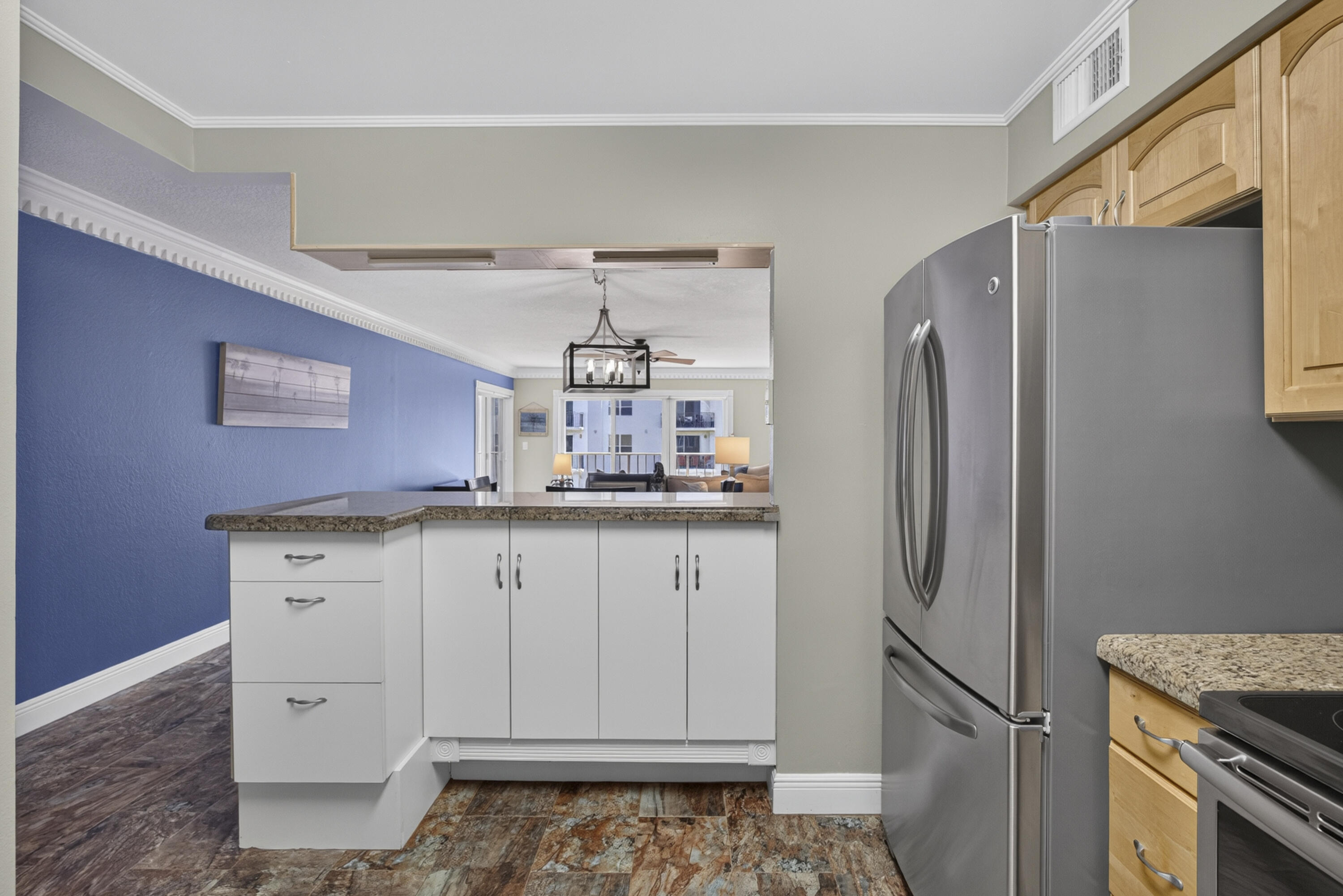 1206 S Lake Drive 504 Property Photo 6