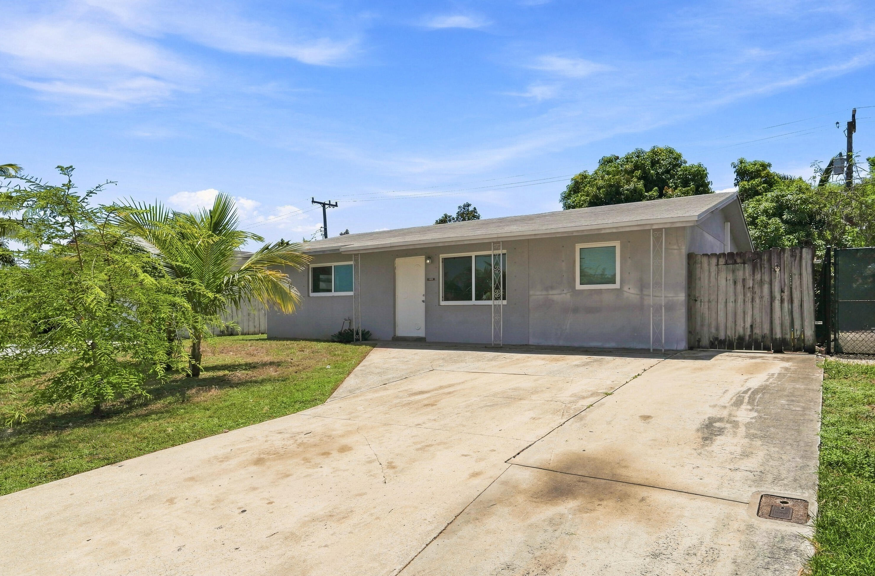 1010 Pinetree Drive Property Photo 1