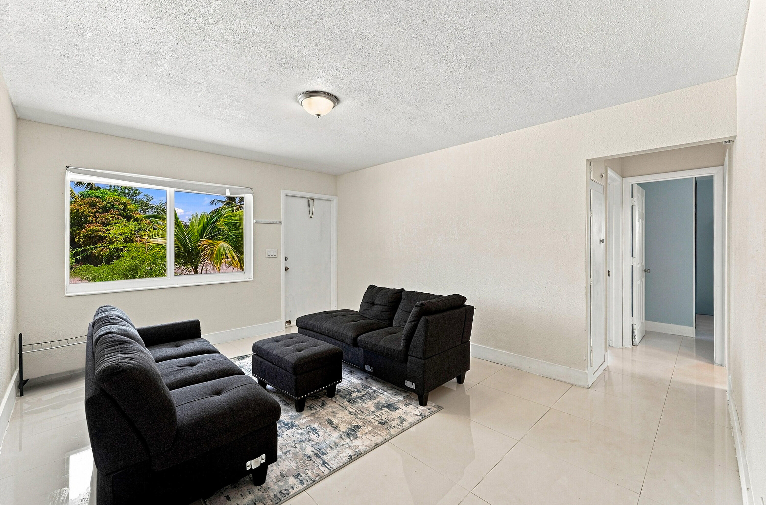 1010 Pinetree Drive Property Photo 3