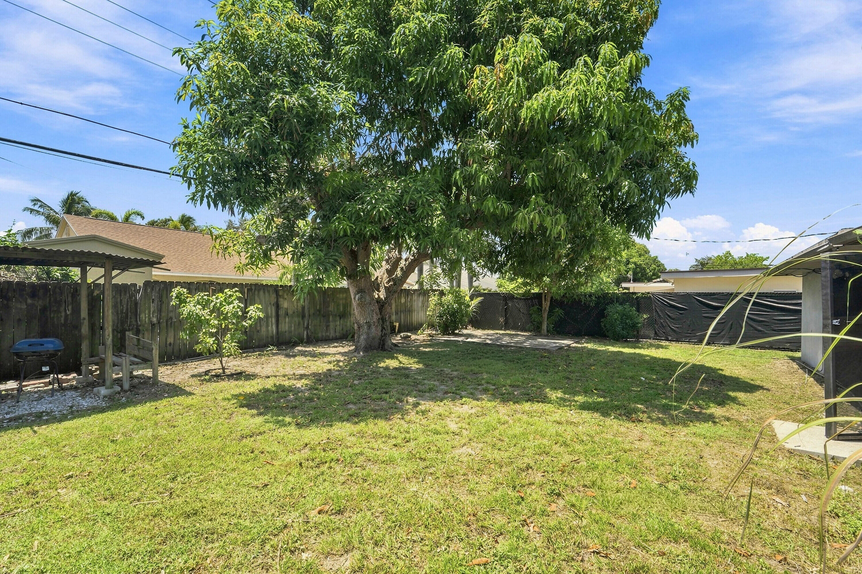 1010 Pinetree Drive Property Photo 13