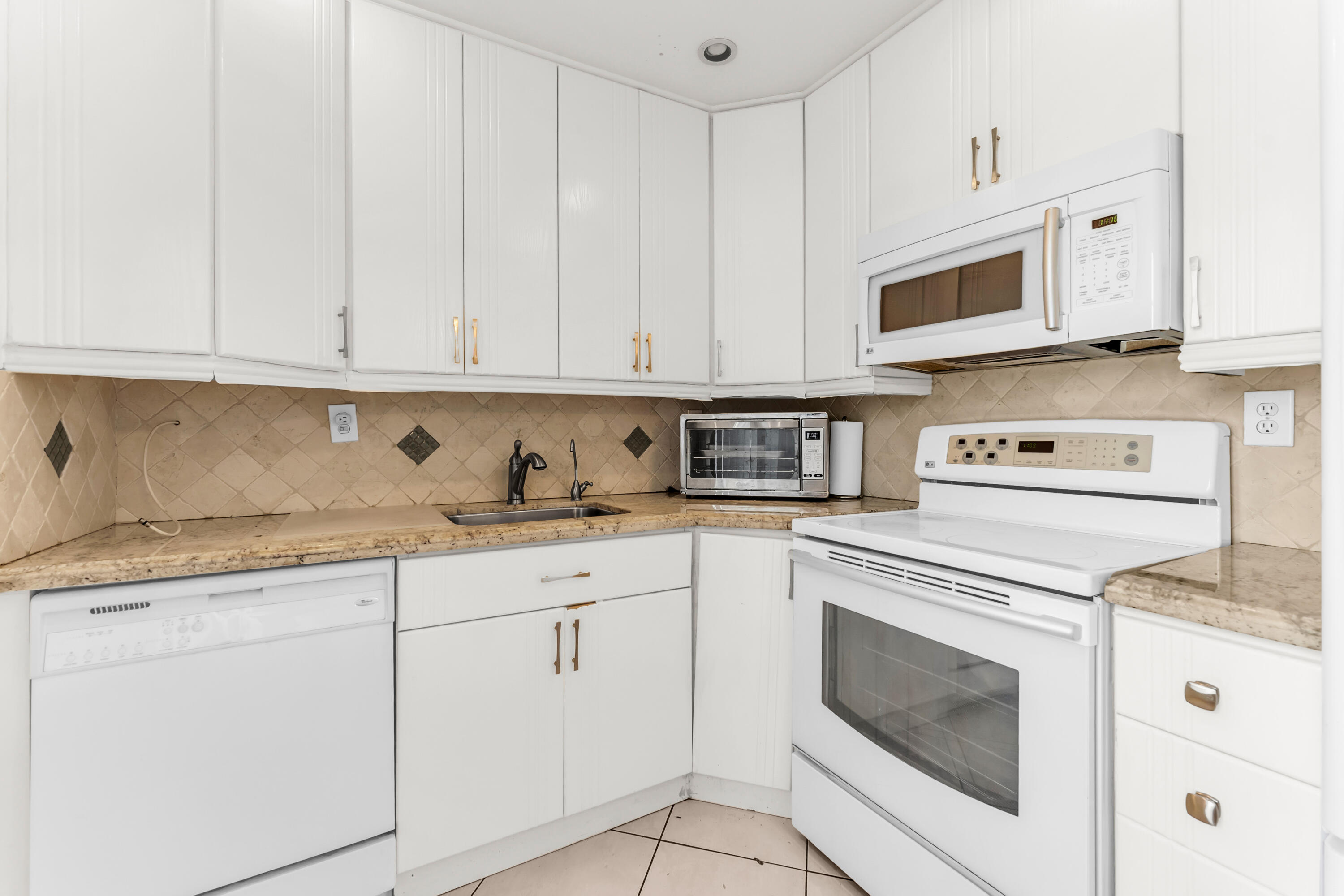 572 Flanders L 572 Property Photo 2