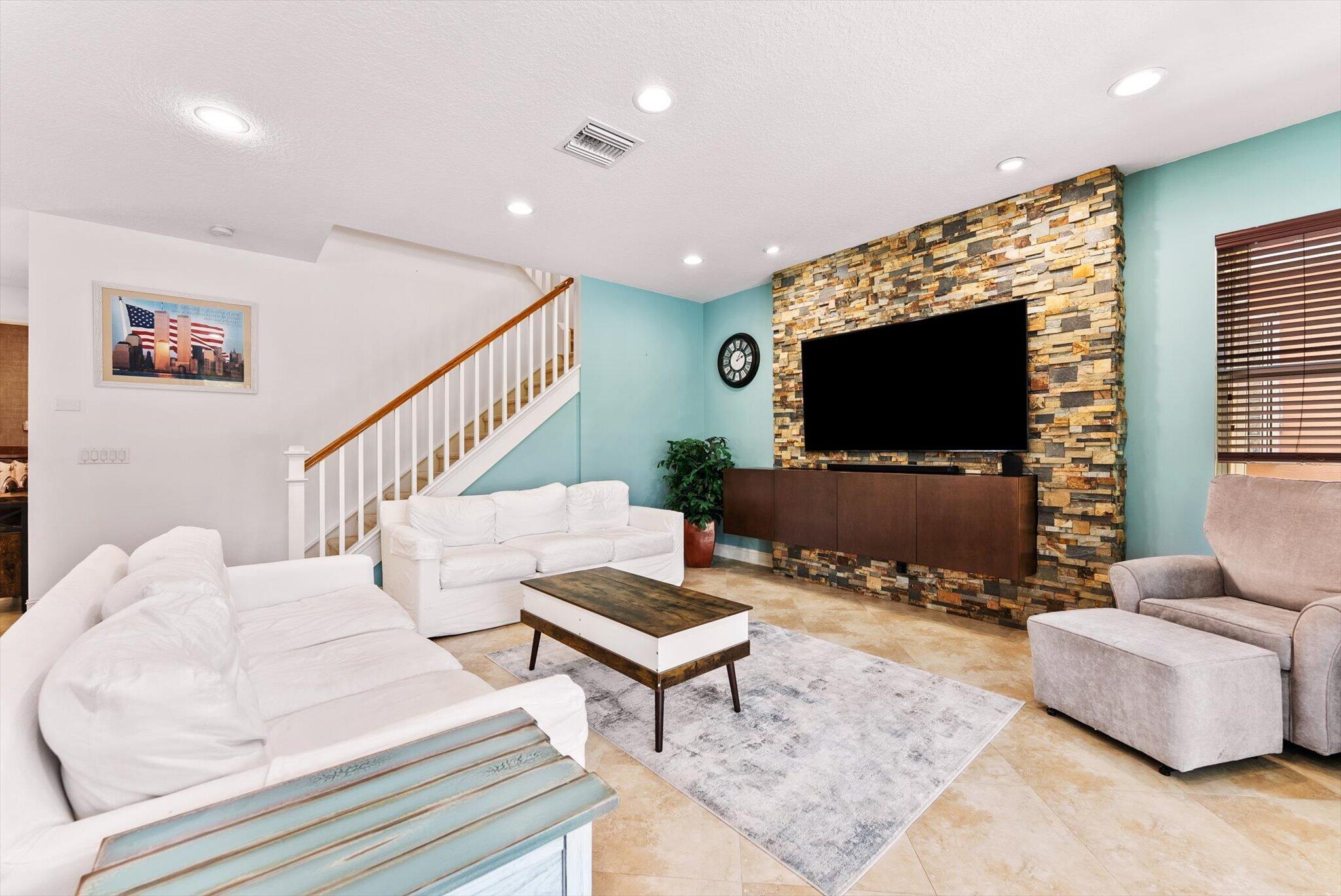 8275 Triana Point Avenue Property Photo 6