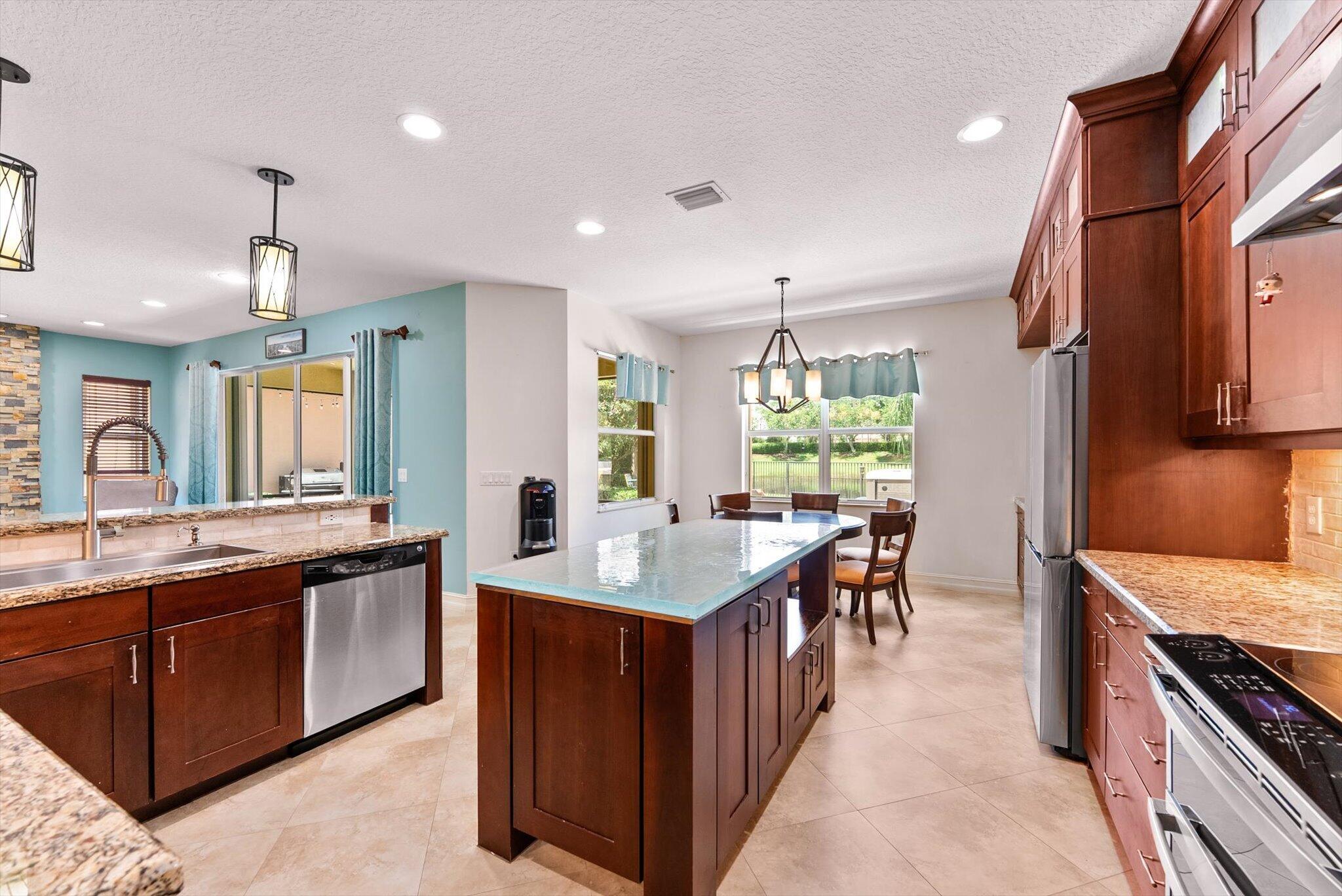 8275 Triana Point Avenue Property Photo 10