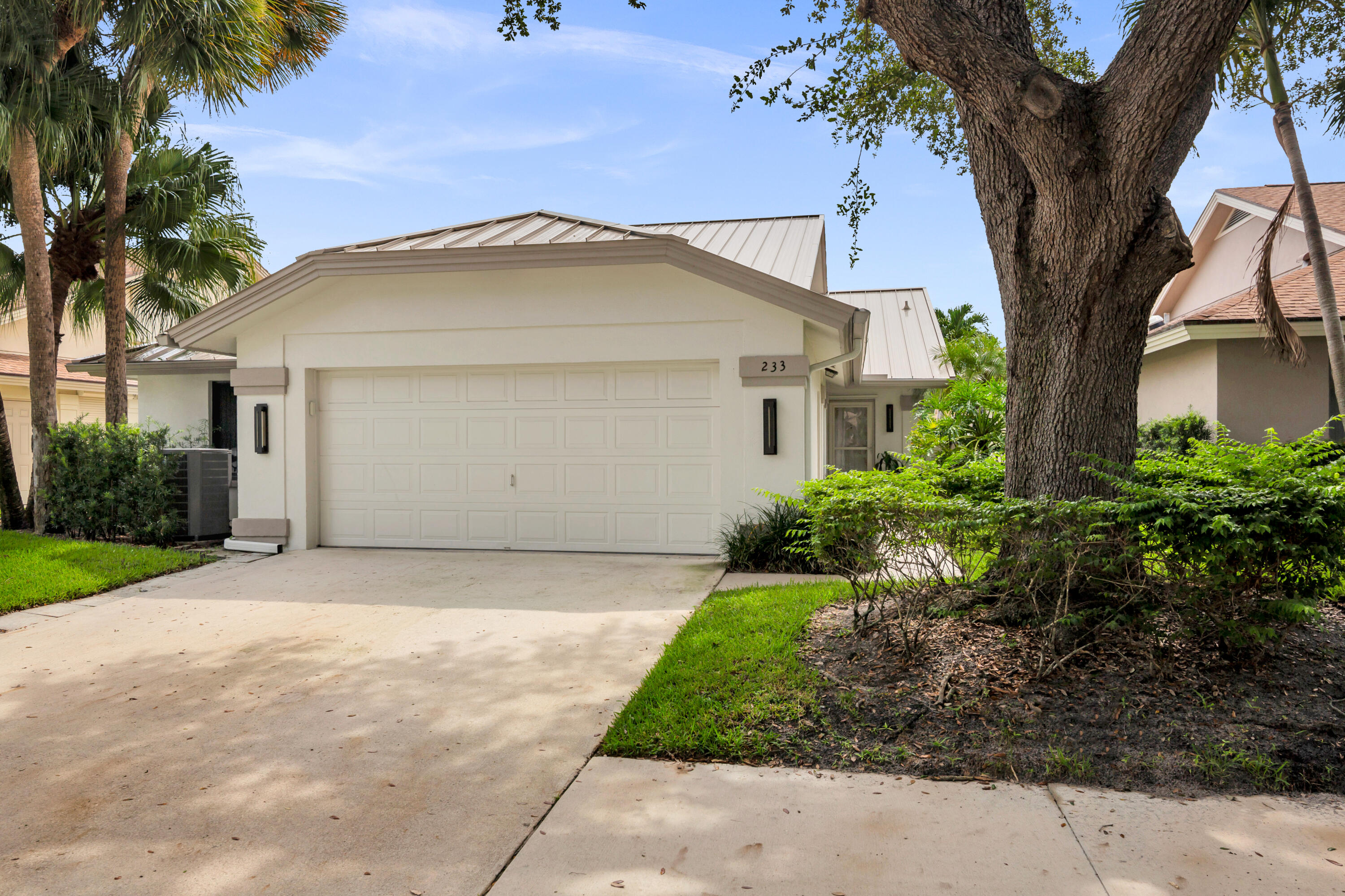 233 River Park Drive Property Photo 1