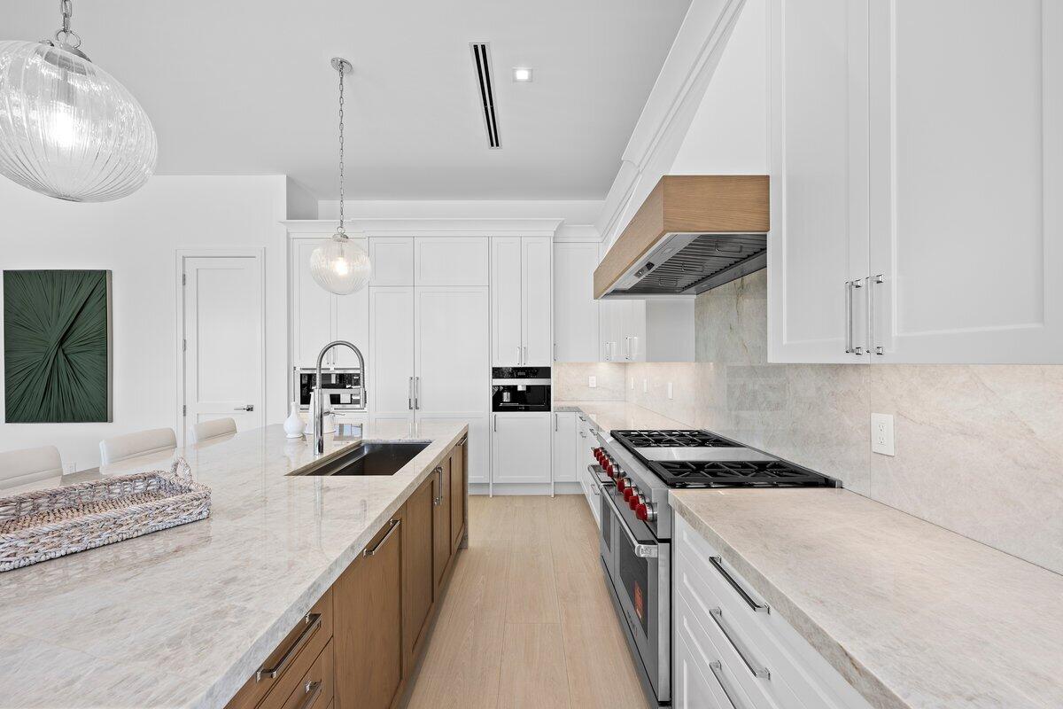 325 W Riverside Drive Property Photo 12