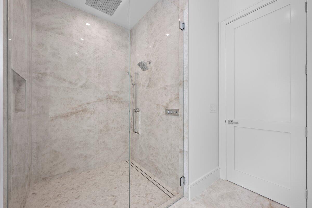 325 W Riverside Drive Property Photo 25