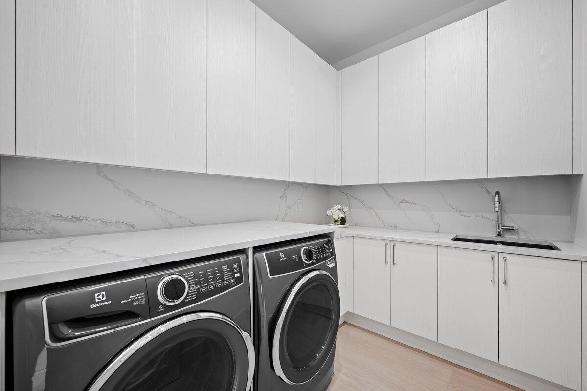 325 W Riverside Drive Property Photo 26