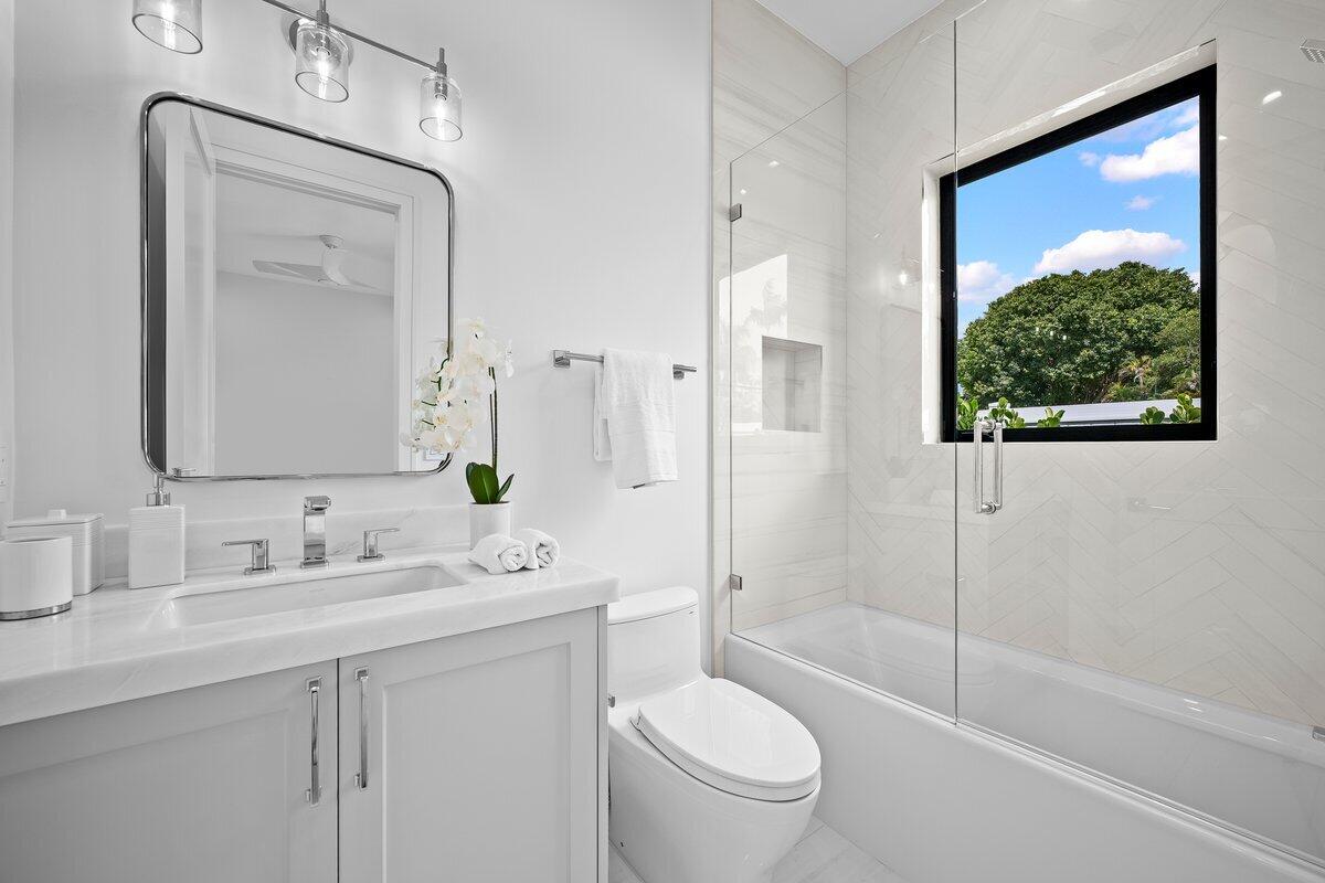 325 W Riverside Drive Property Photo 40
