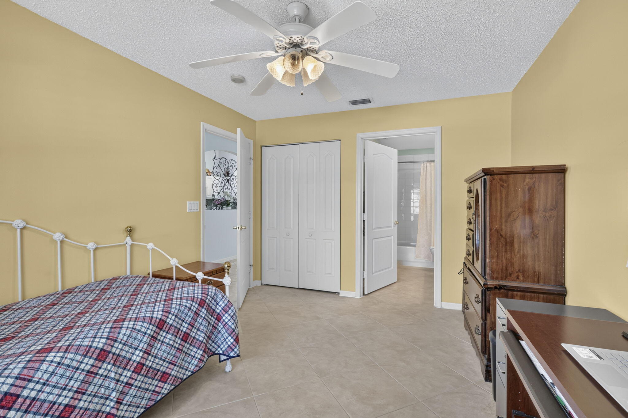 2100 Stonington Terrace Property Photo 6