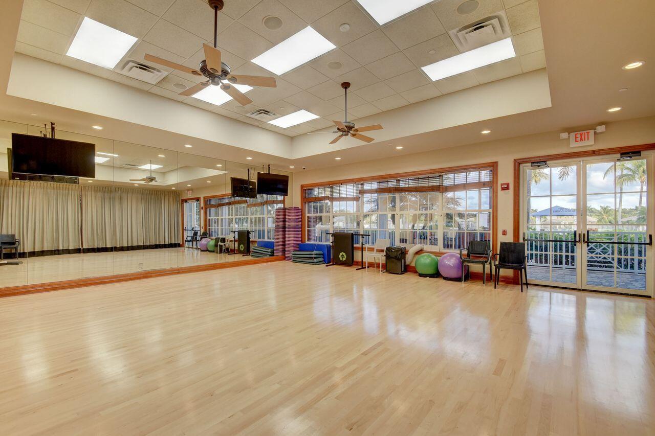 2100 Stonington Terrace Property Photo 43