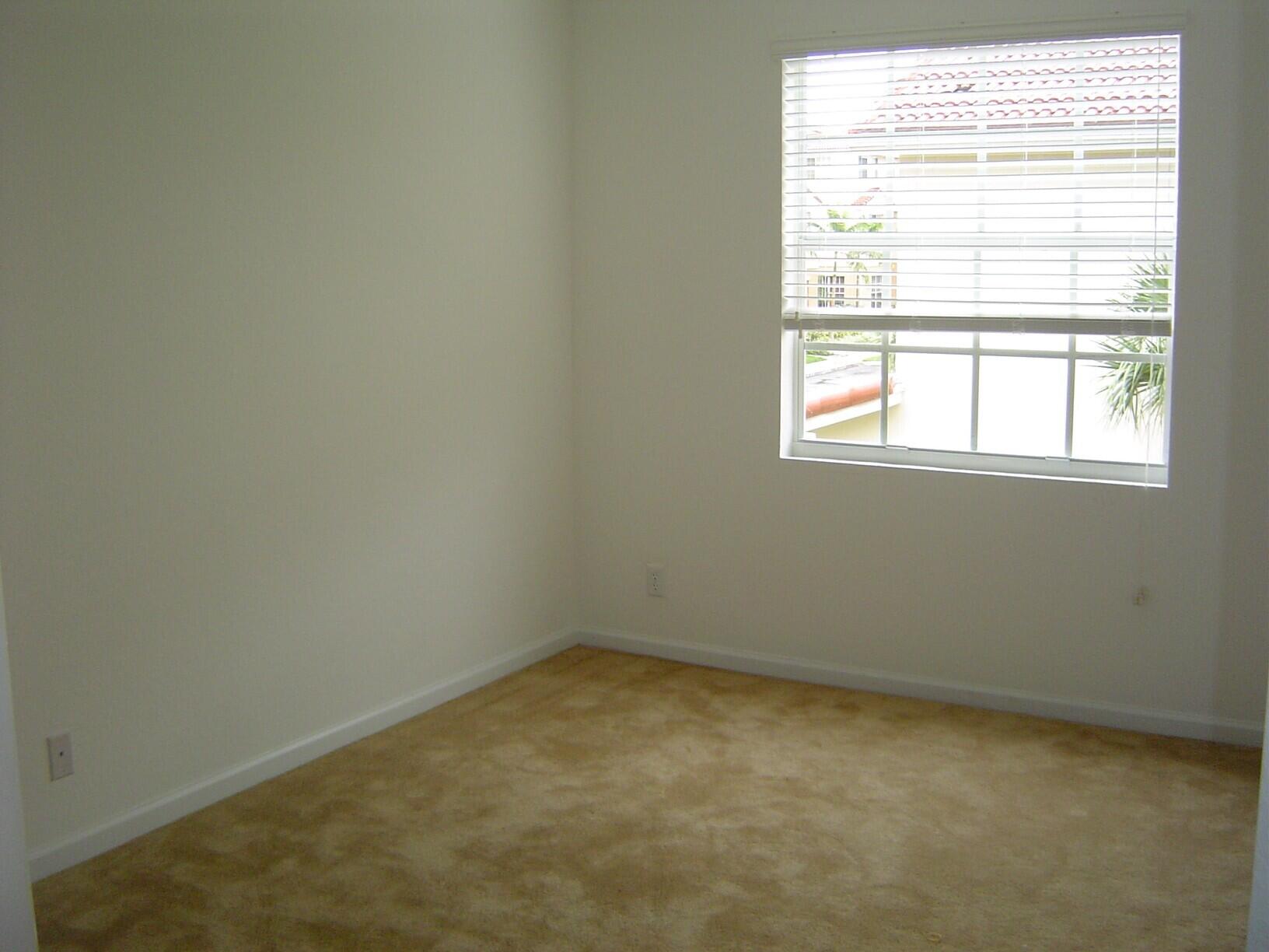 4809 N Wickham Circle B Property Photo 6