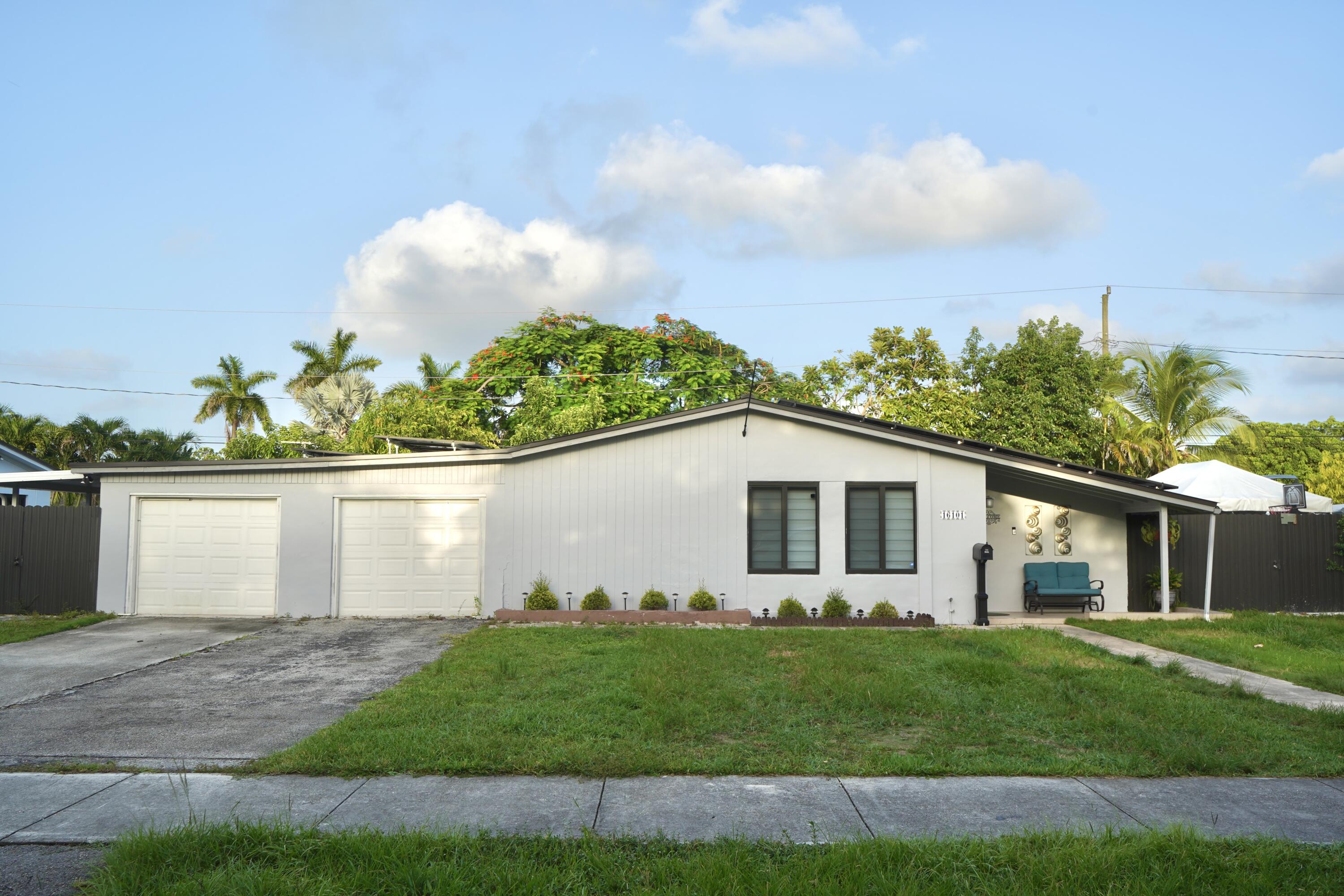 16101 SW 98th Avenue Property Photo 1