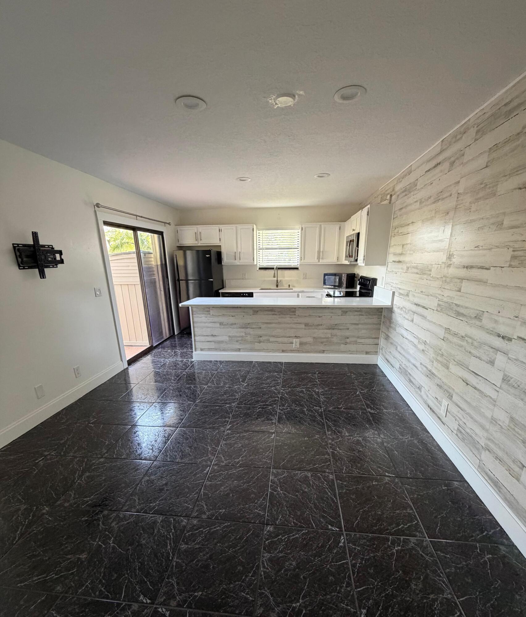 110 N Delaware Boulevard 19c Property Photo 6