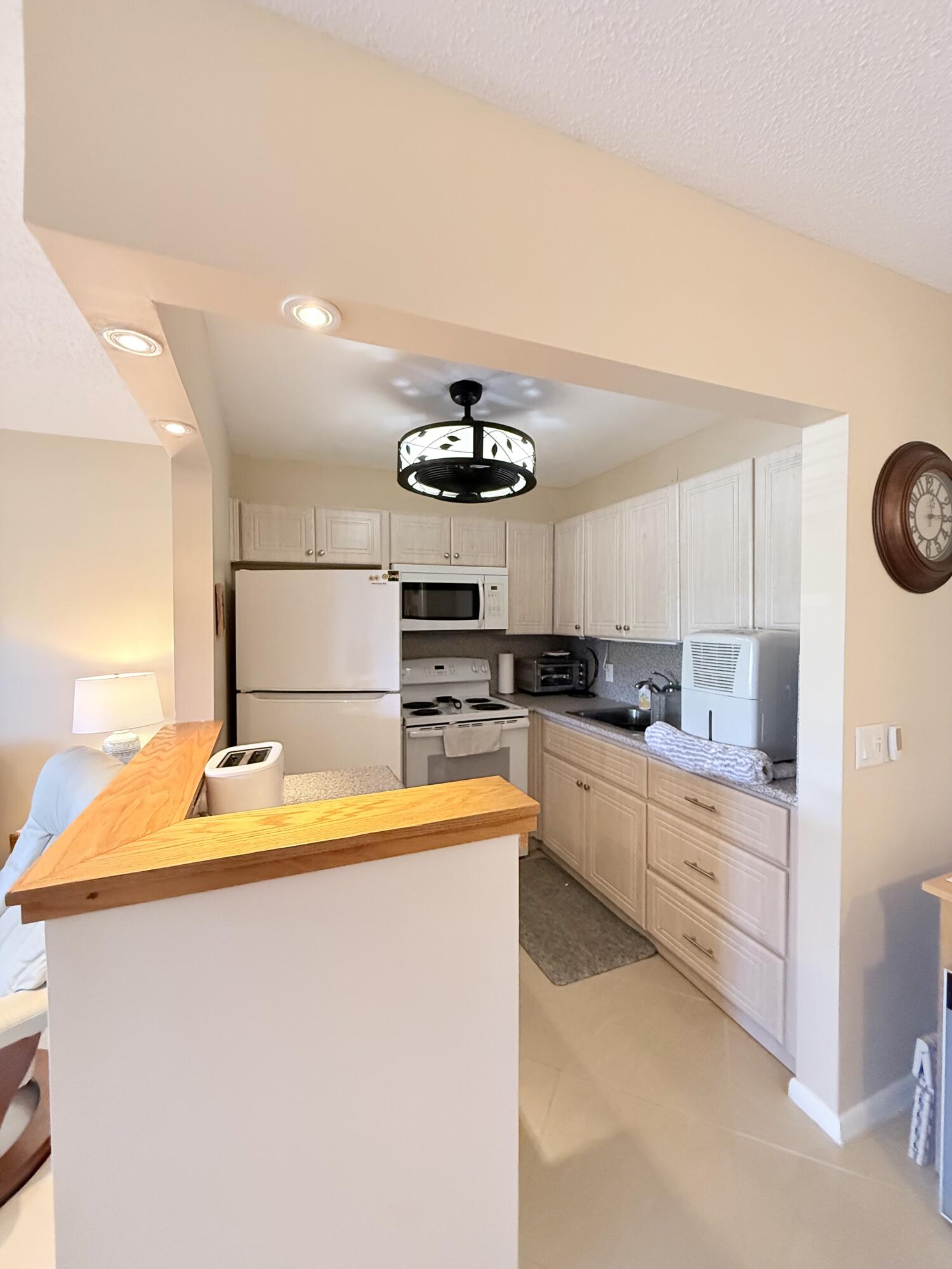 22 Markham A Property Photo 11