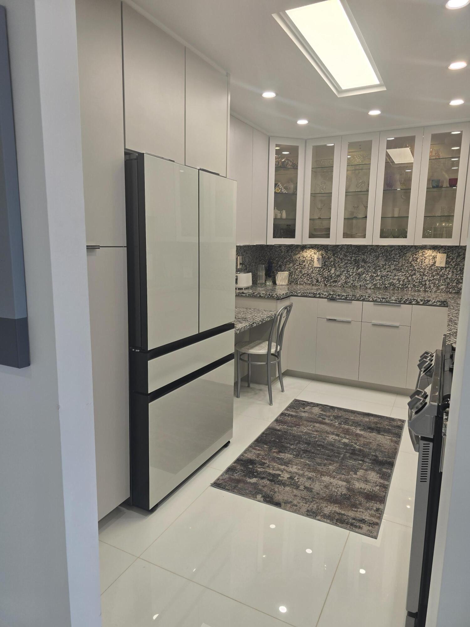 2030 S Ocean Drive 510 Property Photo 6