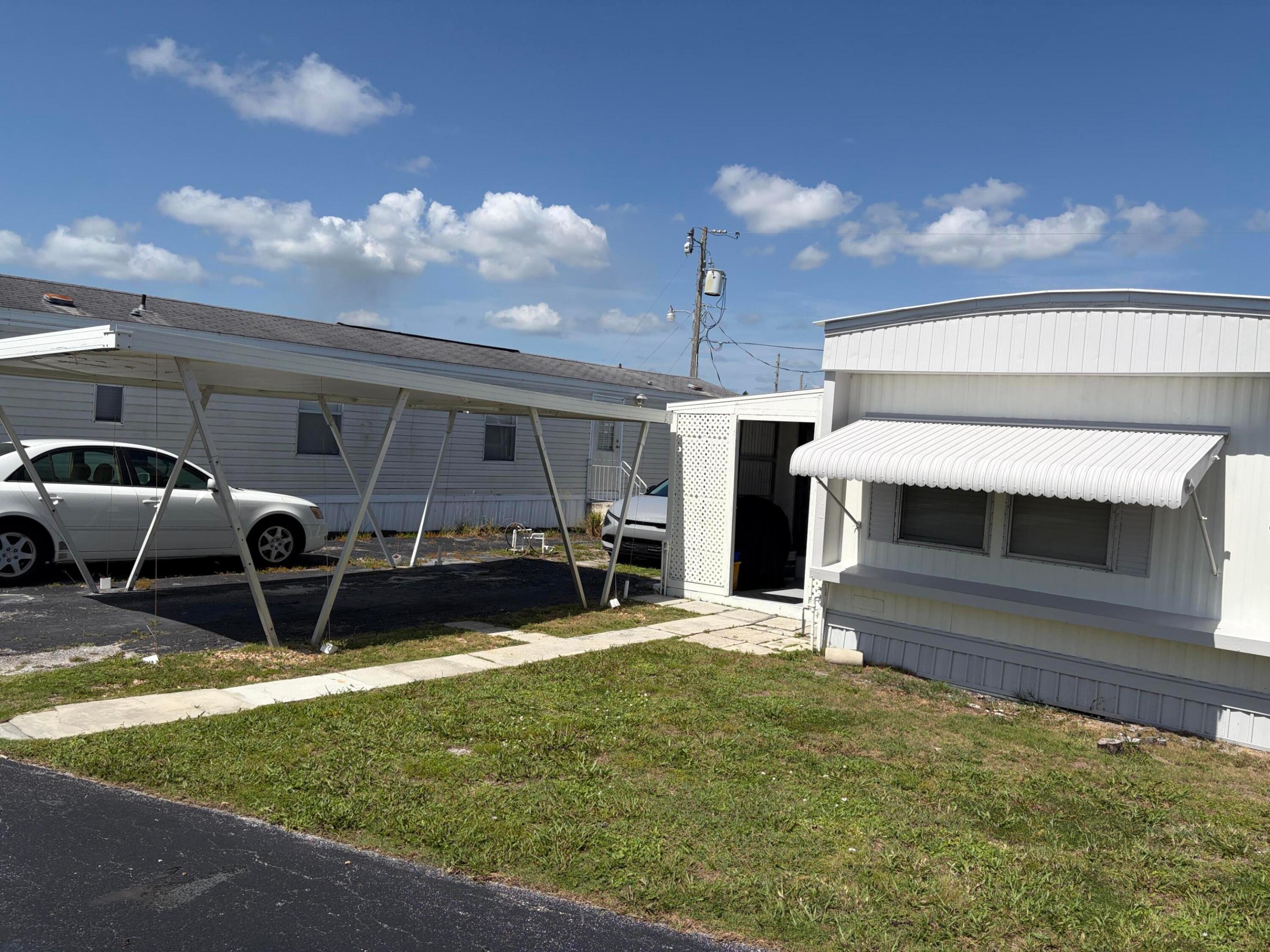 11055 SE Federal Highway 19 Property Photo 1