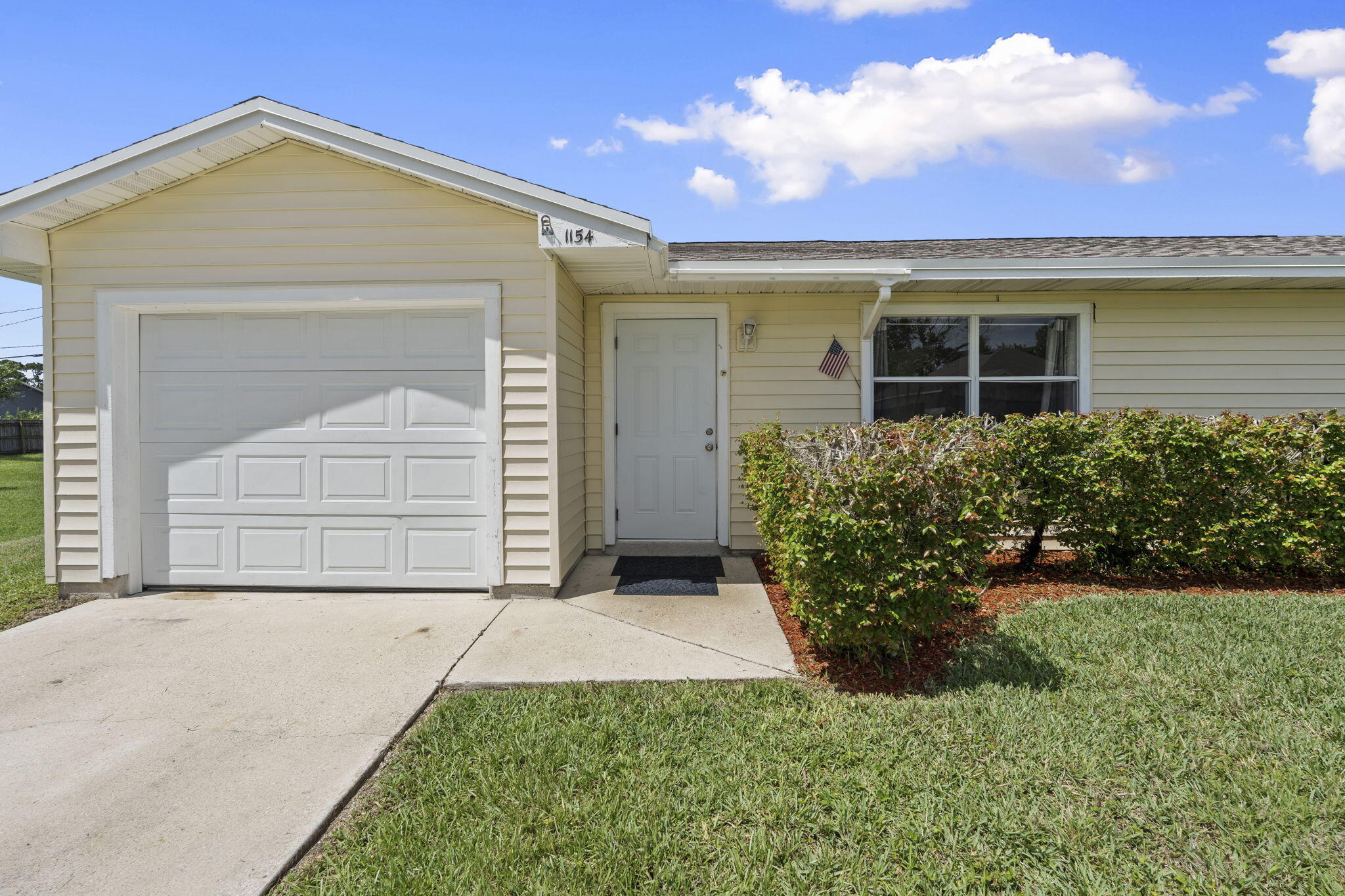 1154 Se Preston Lane Property Photo 4