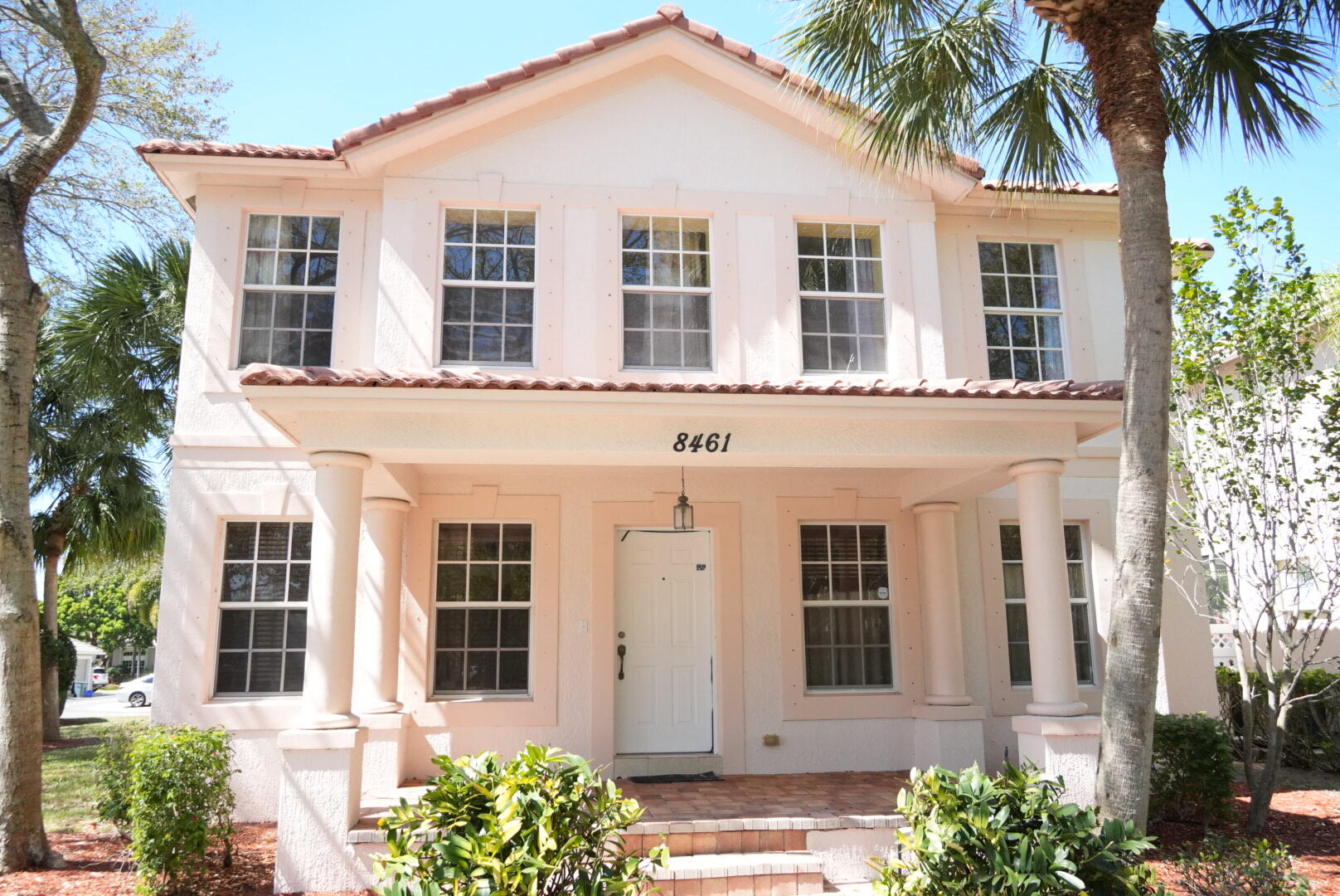 8461 ALISTER Boulevard E Property Photo 1