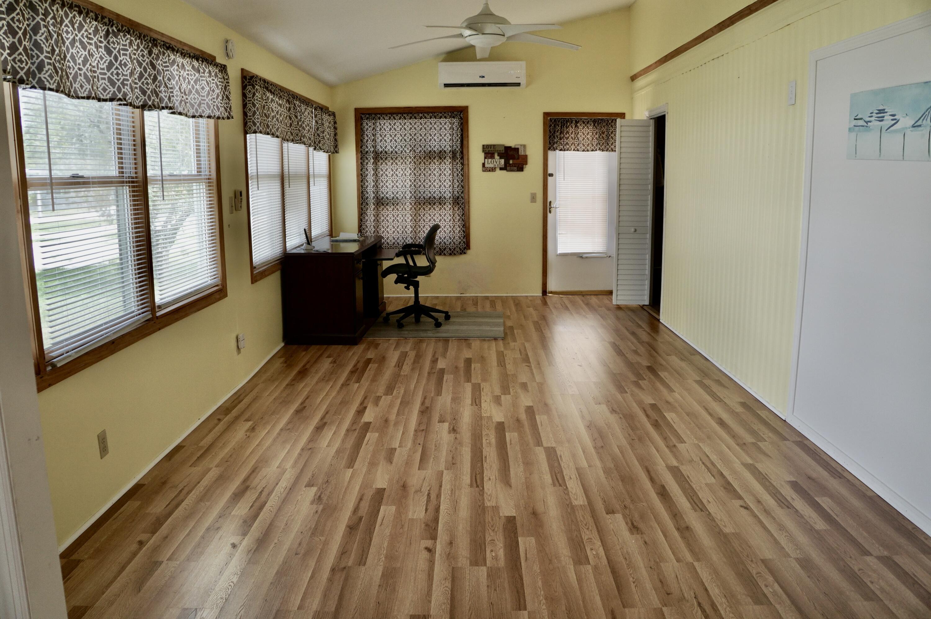 21 Se Iberian Lane Property Photo 11