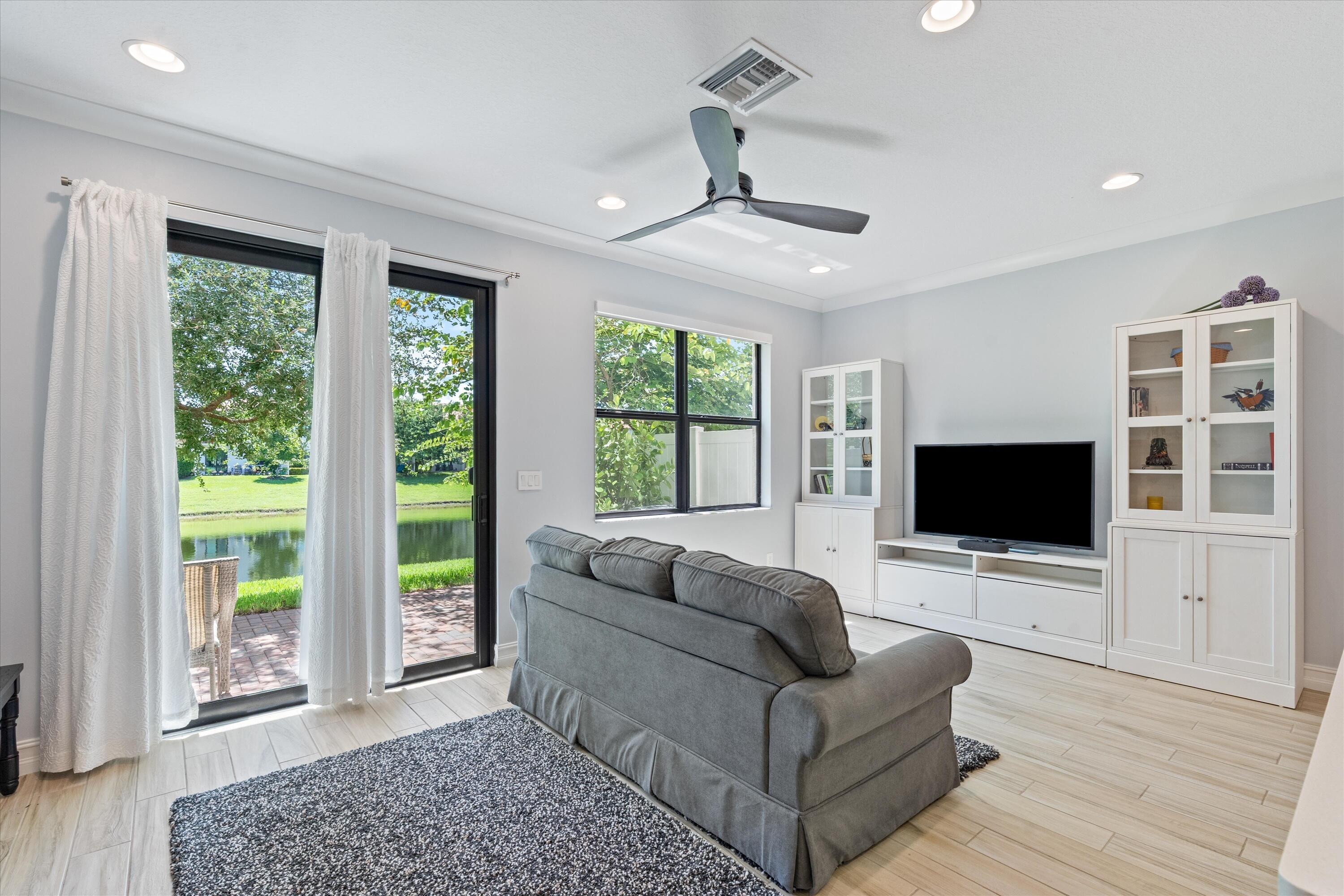 10076 Brickhill Drive Property Photo 7