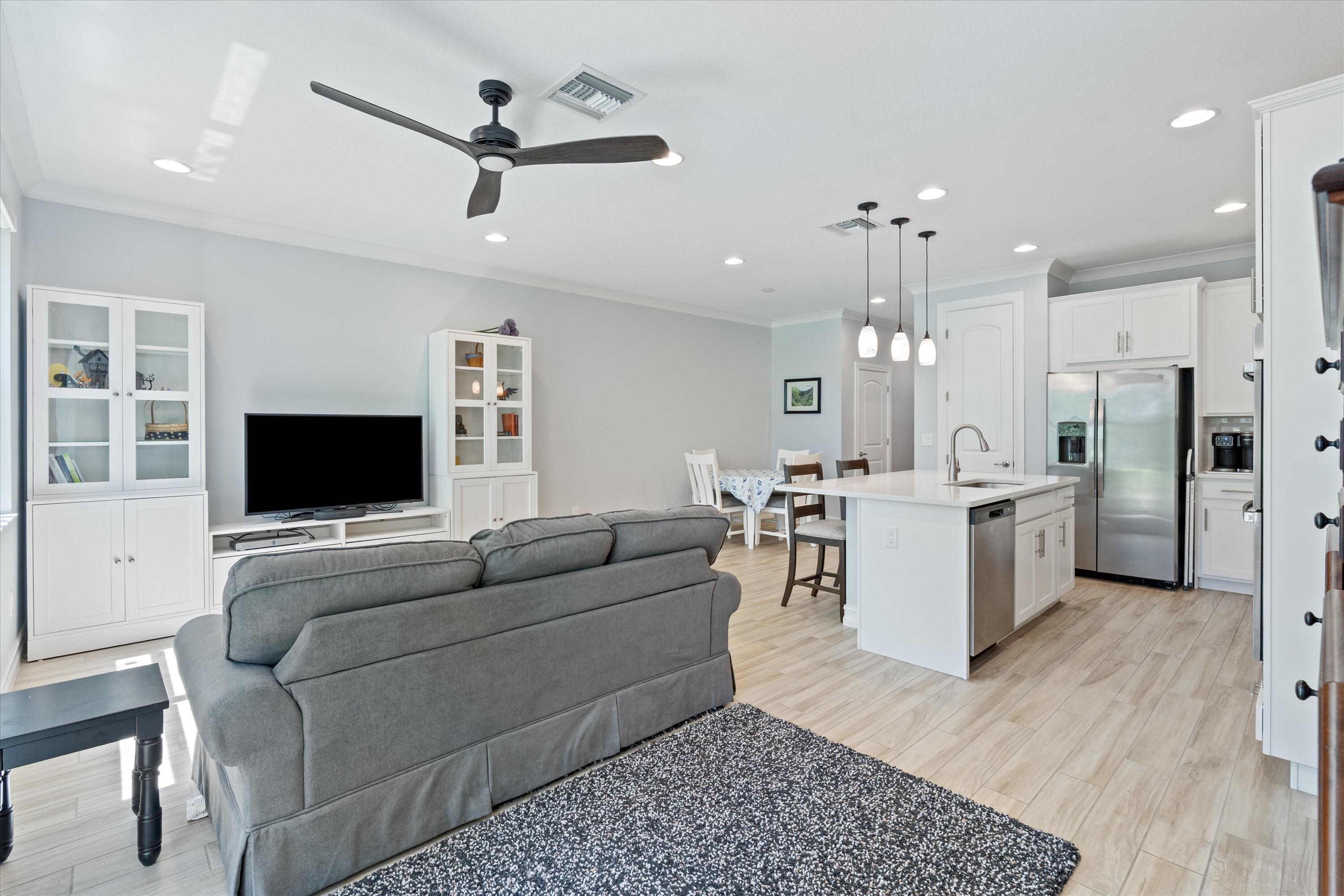 10076 Brickhill Drive Property Photo 8