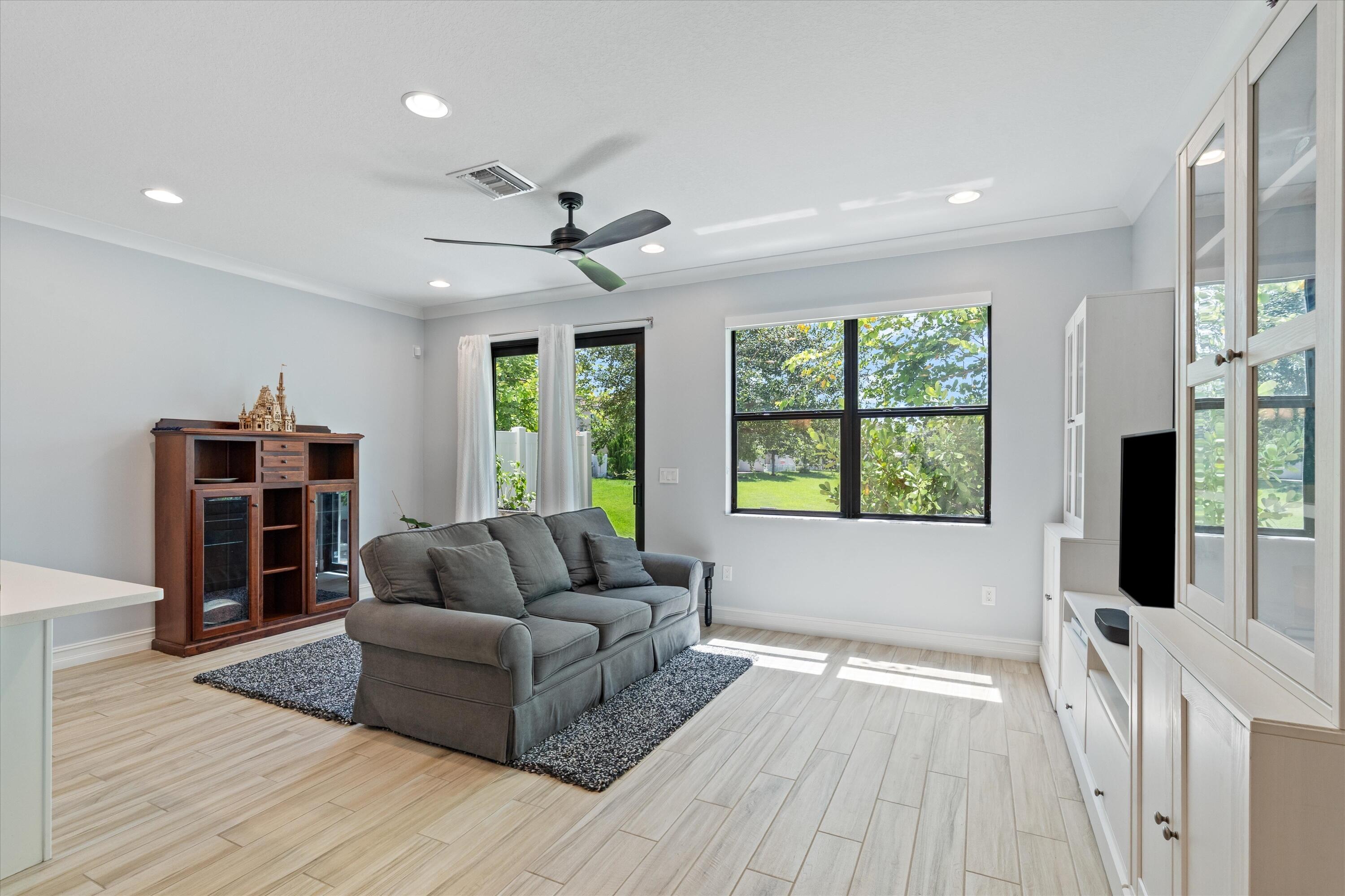 10076 Brickhill Drive Property Photo 9