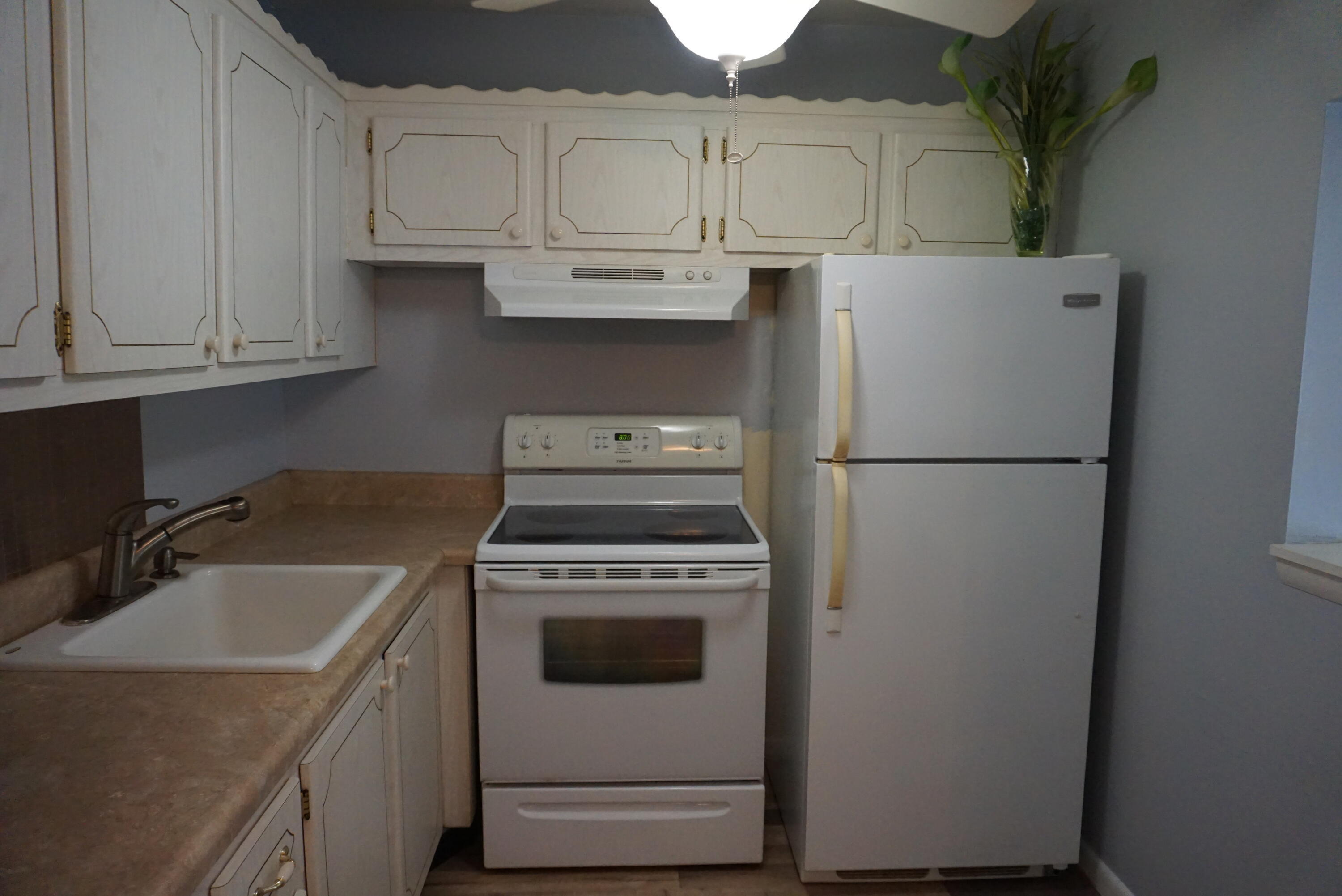 202 Andover H Property Photo 2
