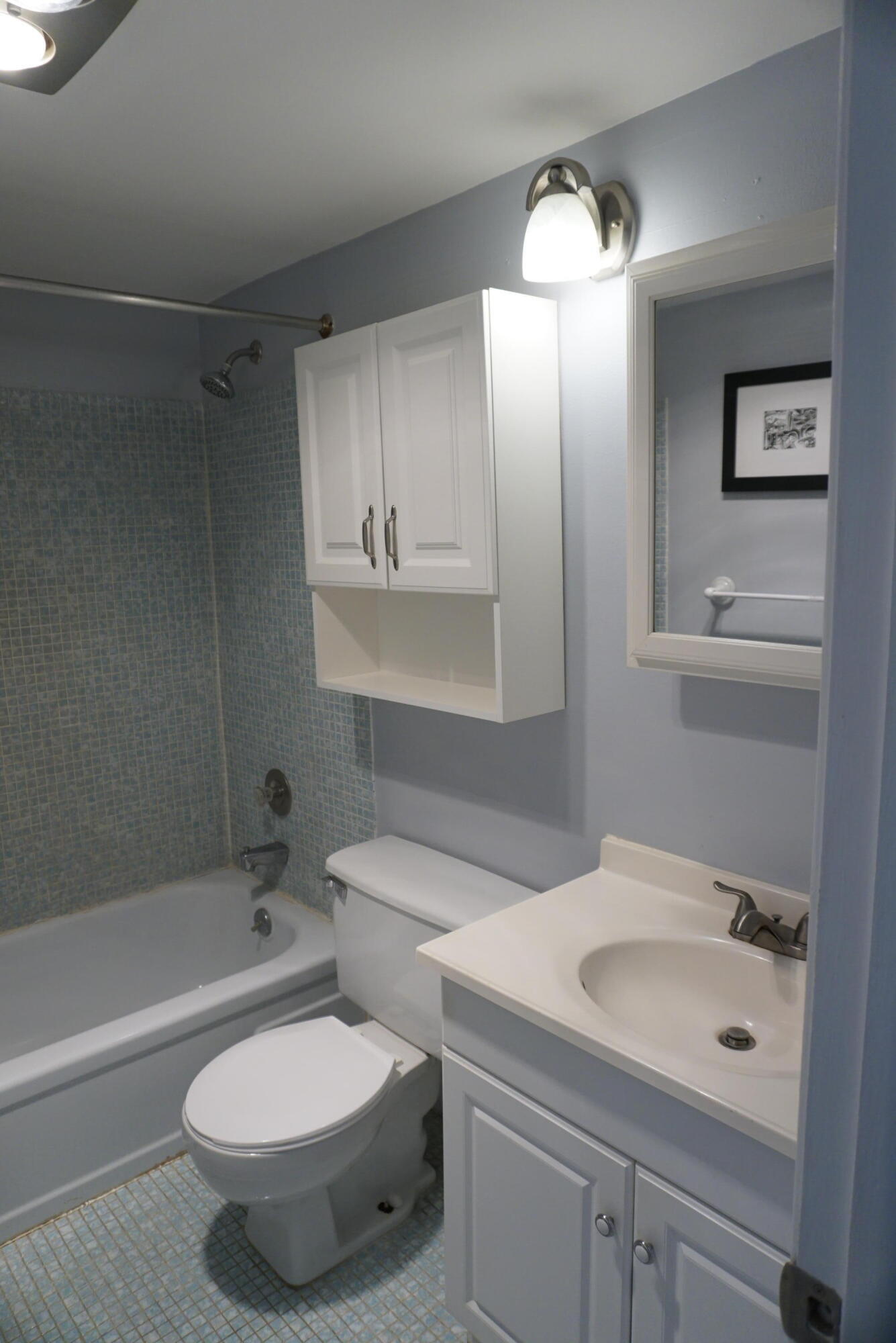 202 Andover H Property Photo 8