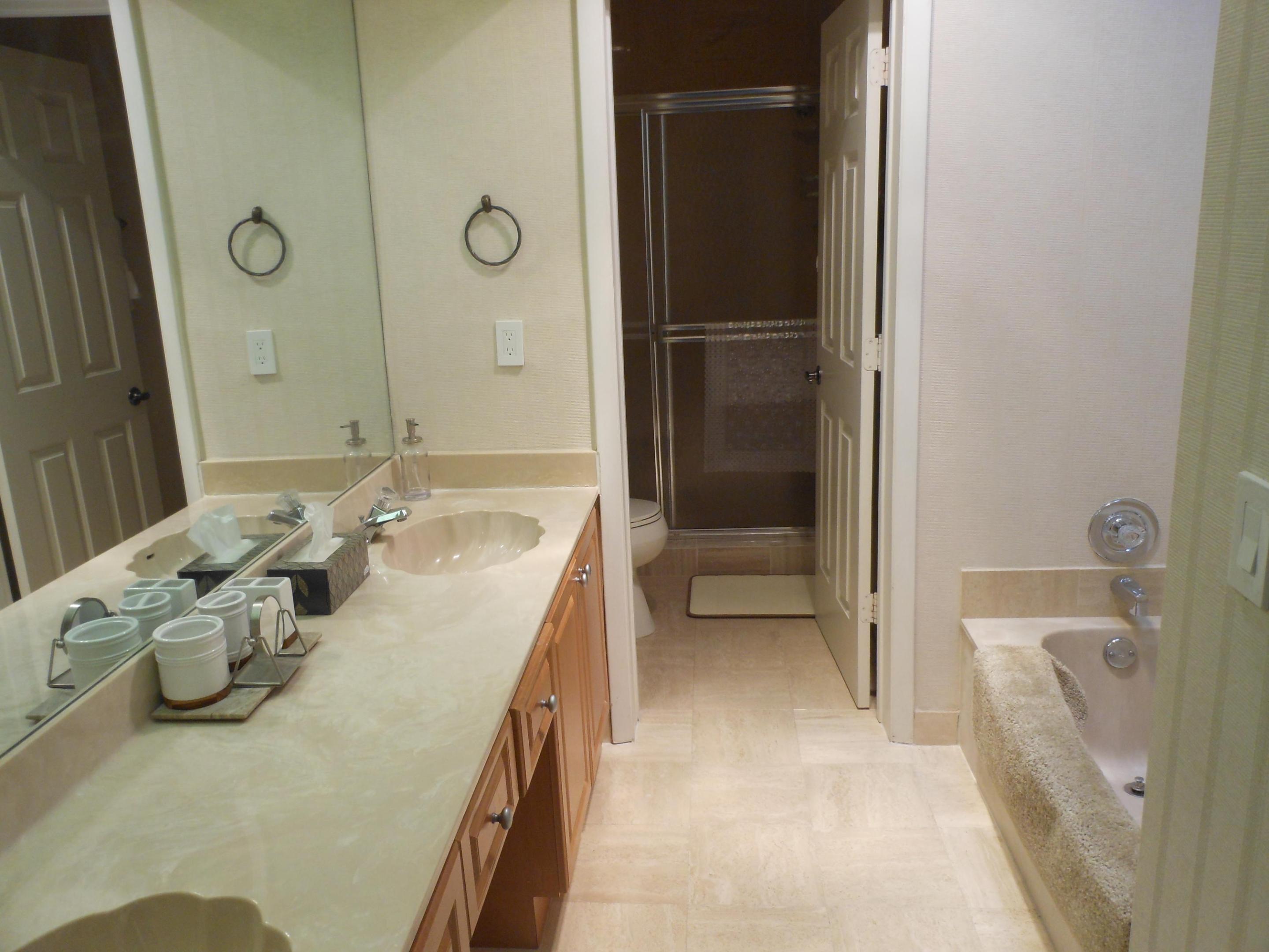 7472 La Paz Boulevard 309 Property Photo 9