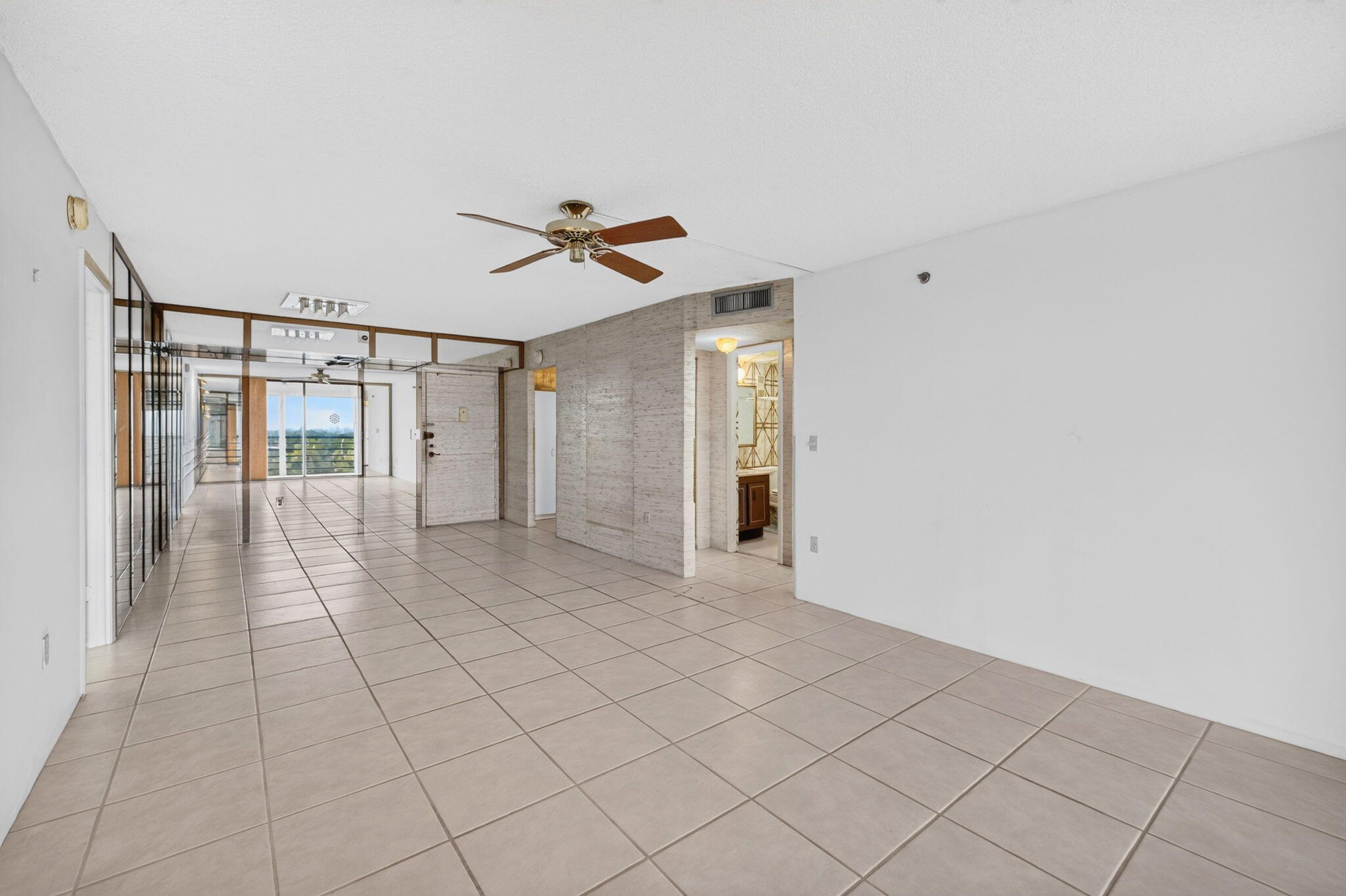 1100 St Charles Place Ph3 Property Photo 13