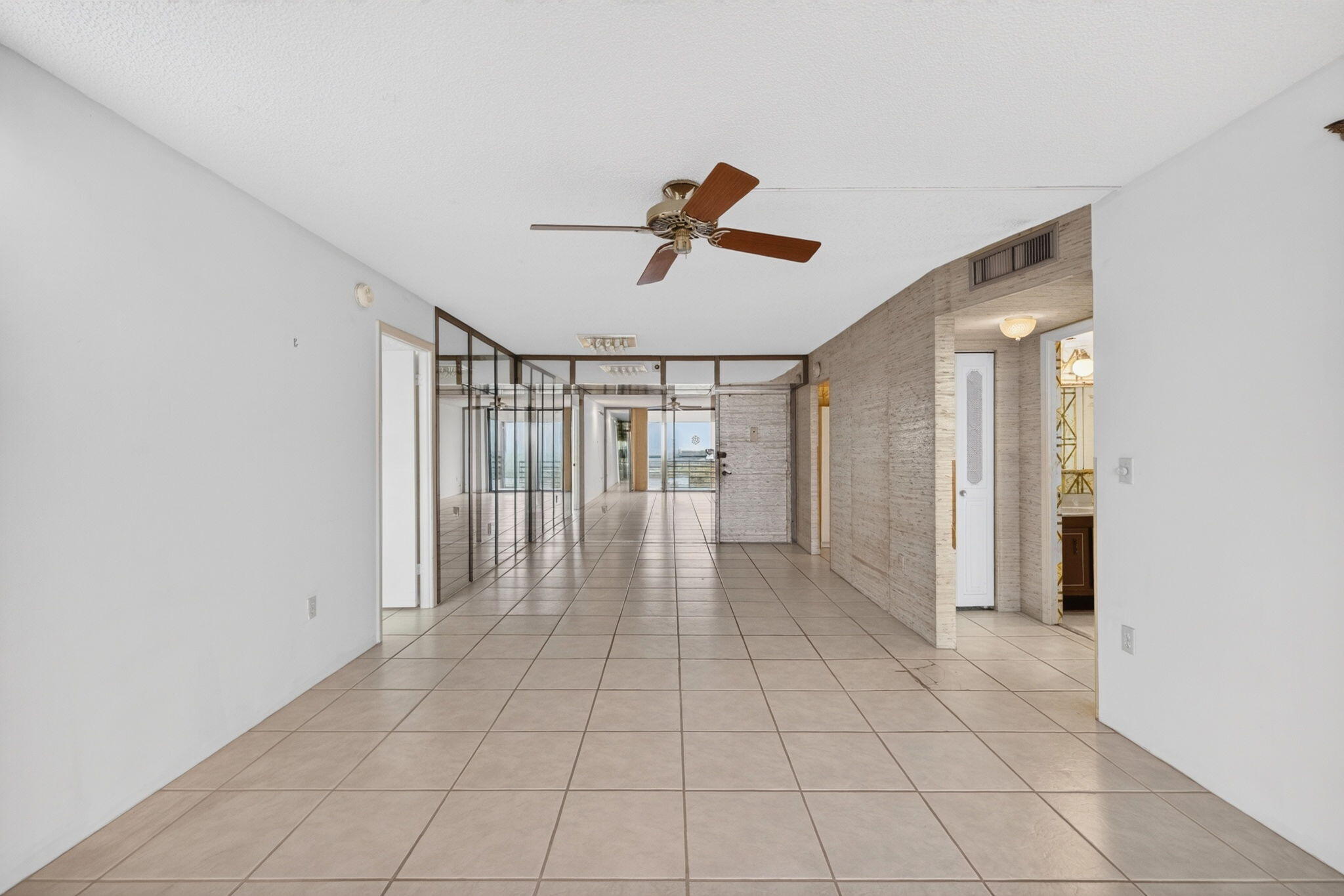 1100 St Charles Place Ph3 Property Photo 18