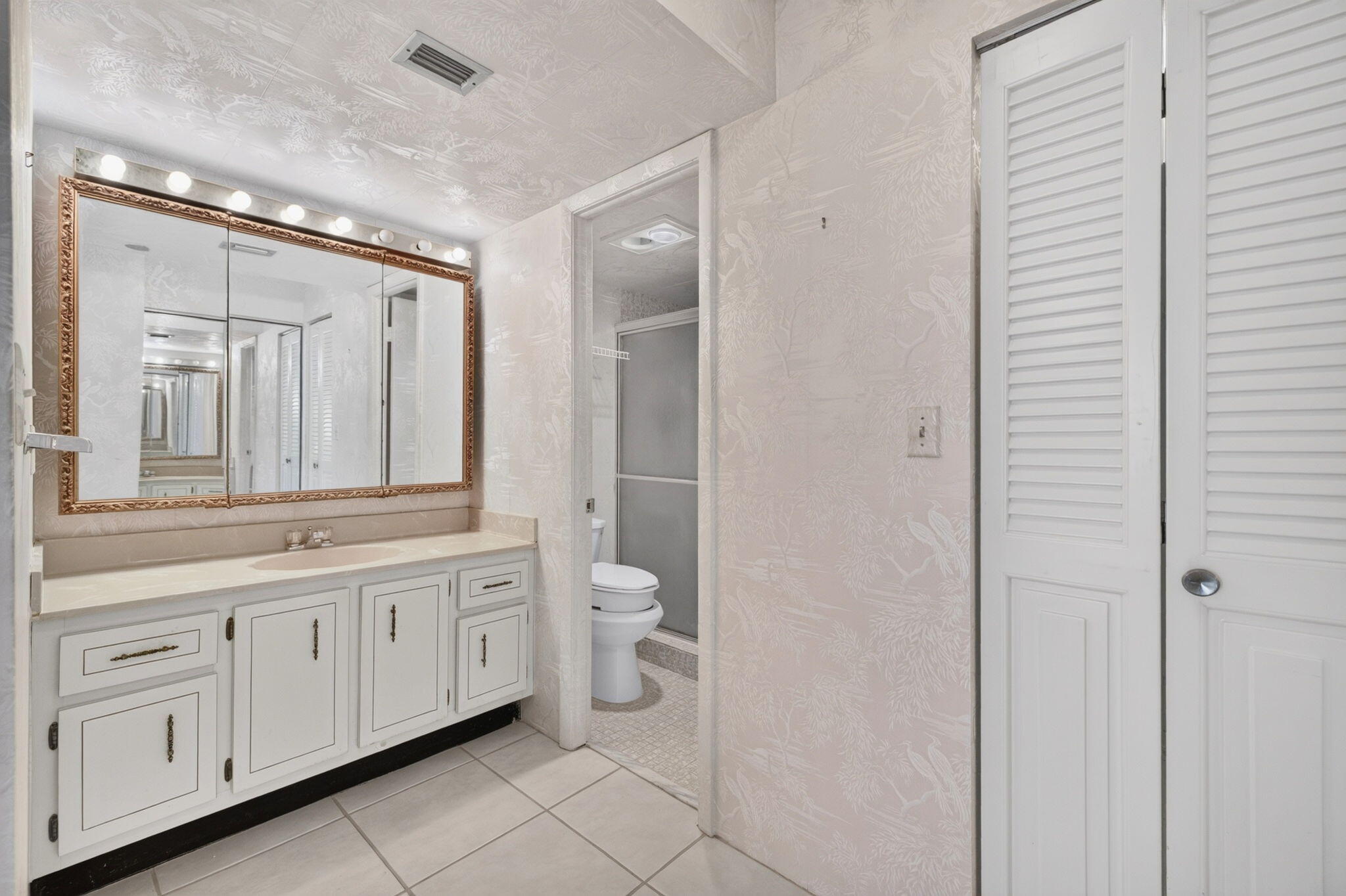 1100 St Charles Place Ph3 Property Photo 43