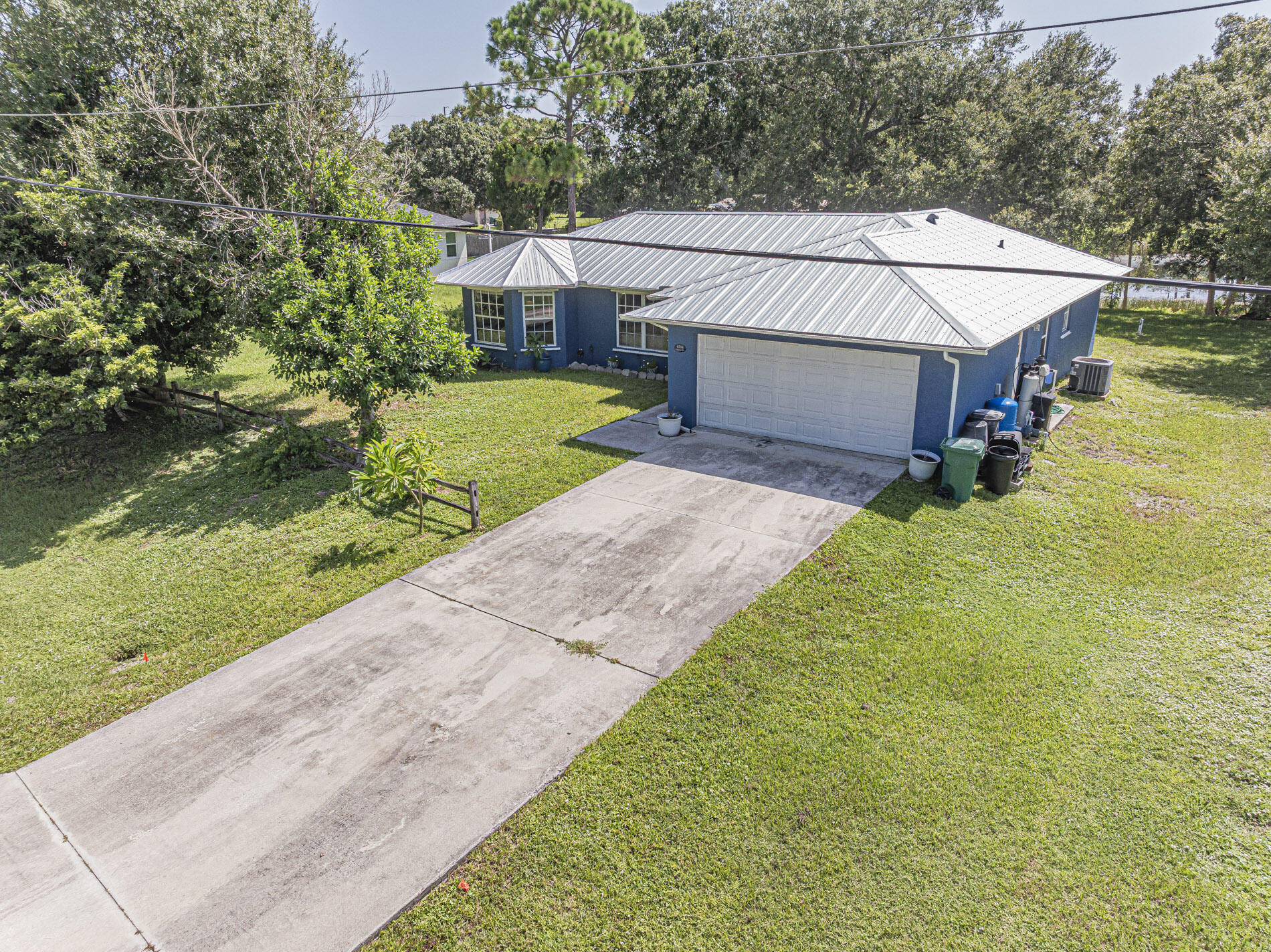 6704 Hulda Drive Property Photo 2
