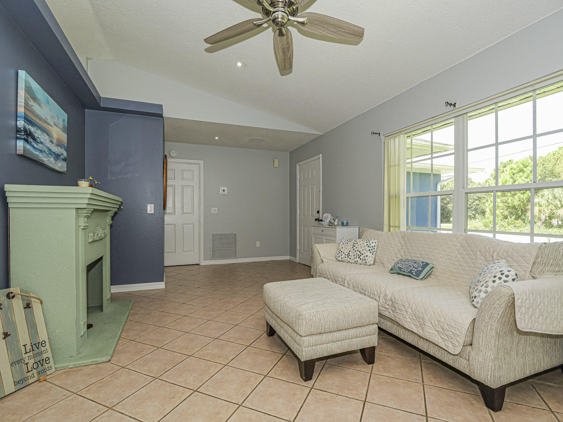 6704 Hulda Drive Property Photo 10