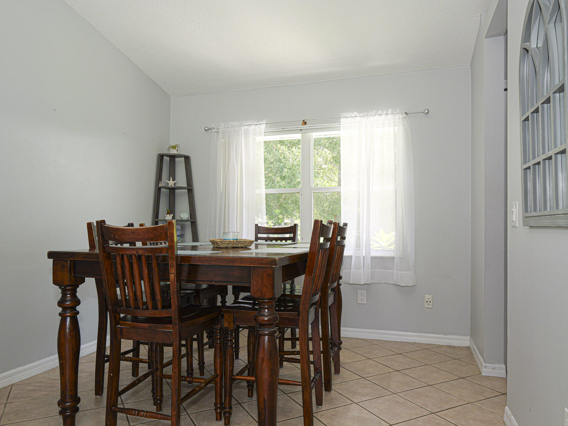 6704 Hulda Drive Property Photo 15